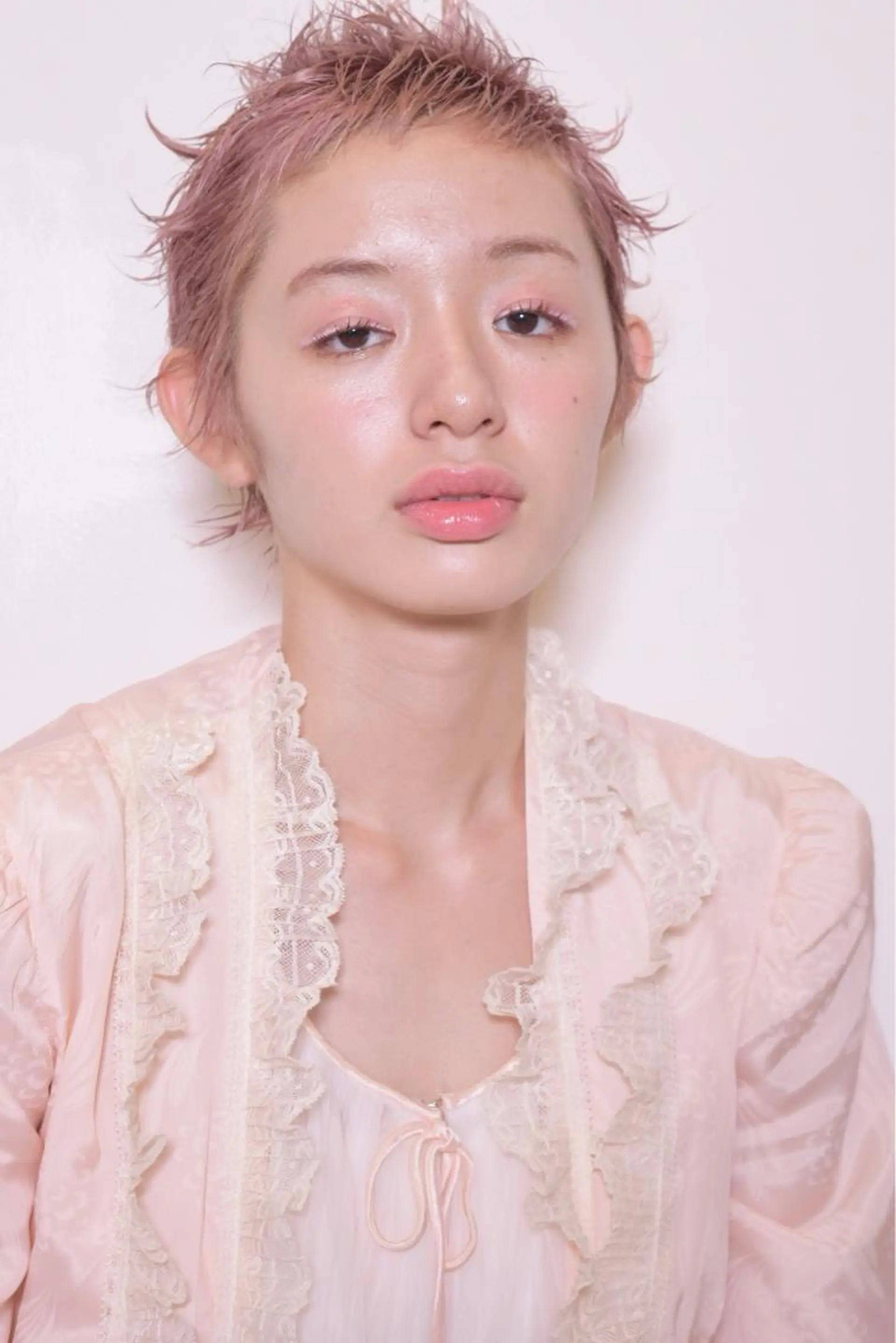 ショート カラー ベリーショート ダブルカラー ショートヘア AND THE BRICKS所属・AND THE BRICKS北川珠紀の眉毛・アイブロウイメージ