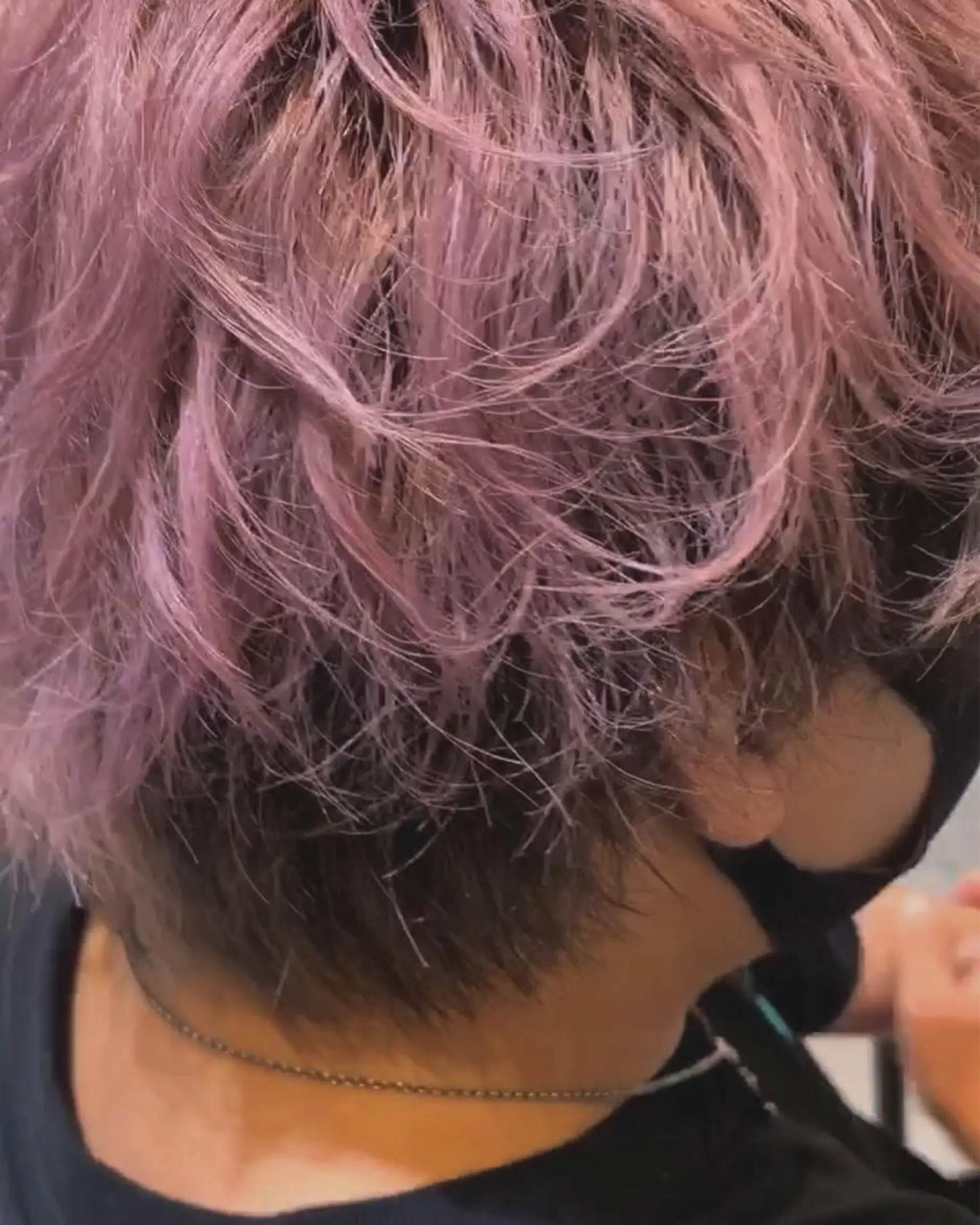 ショート カラー メンズ ダブルカラー ピンクカラー ツートーンカラー 大阪ウルフカット ハッシュカットのヘアスタイル