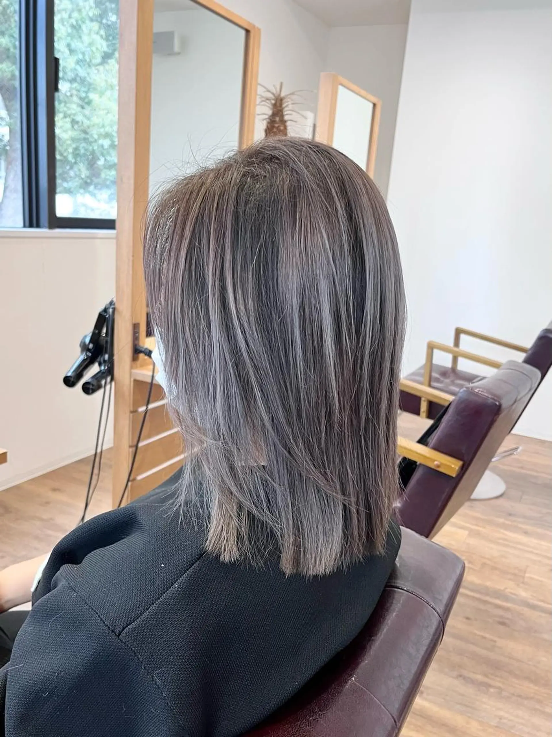 ミディアム カラー バレイヤージュ ブリーチ グレージュ レイヤーカット トリートメント ヘアカラー KIZU 髪質改善 オカルト怪談のヘアスタイル