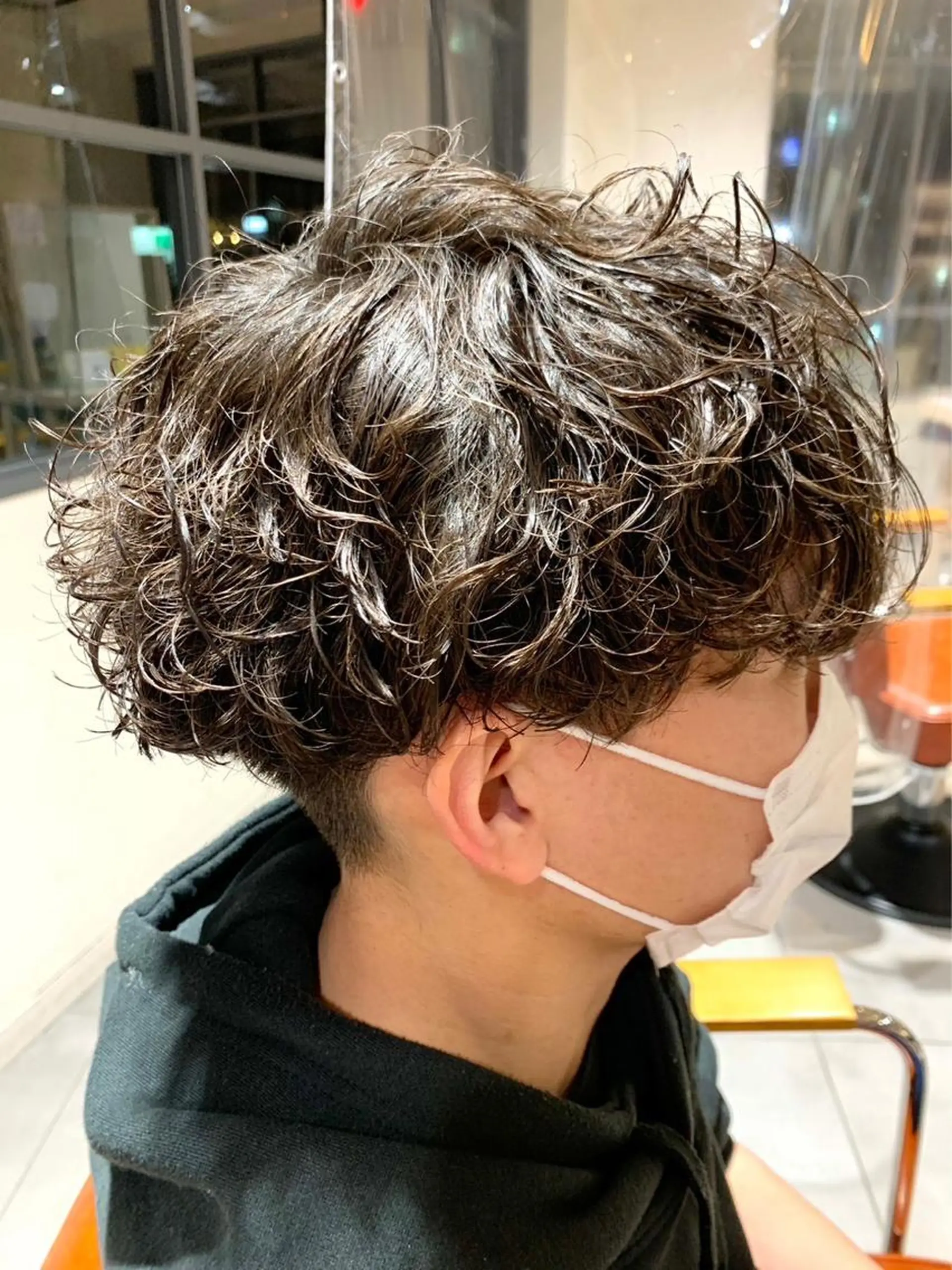 メンズ カット パーマ 鈴木弥月/透明感カラ ー/髪質改善のヘアスタイル