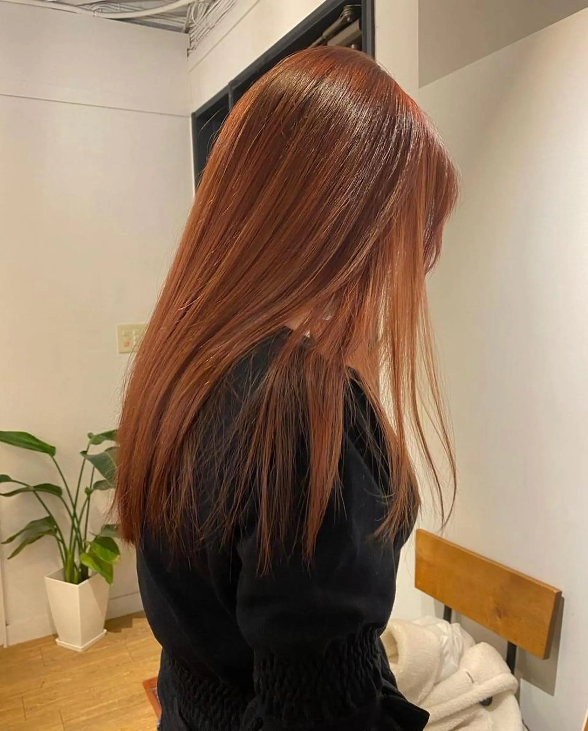 ロング カラー ブリーチ ケアブリーチ 透明感カラー ダブルカラー オレンジ nanaka/ レイヤーカットのヘアスタイル