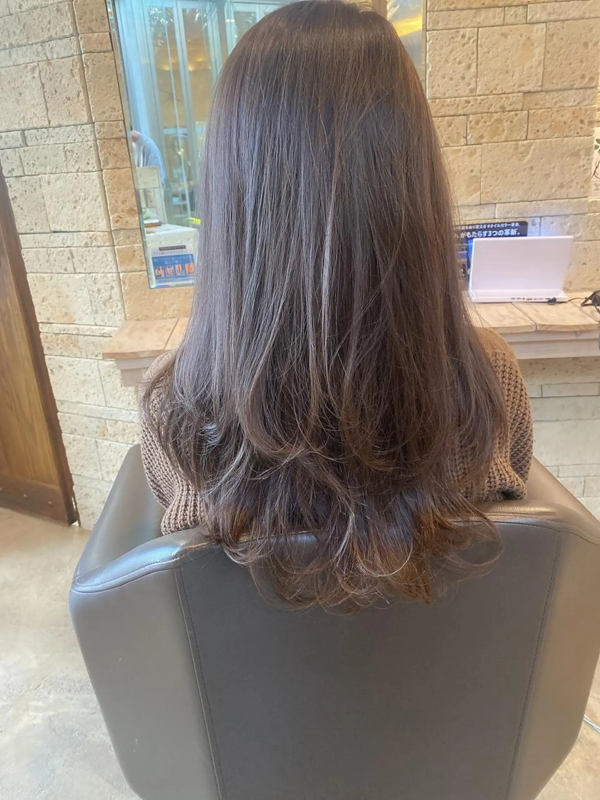 ロング カラー 透明感カラー グレージュ レイヤーカット ヘアカラー 小塚 和眞のヘアスタイル
