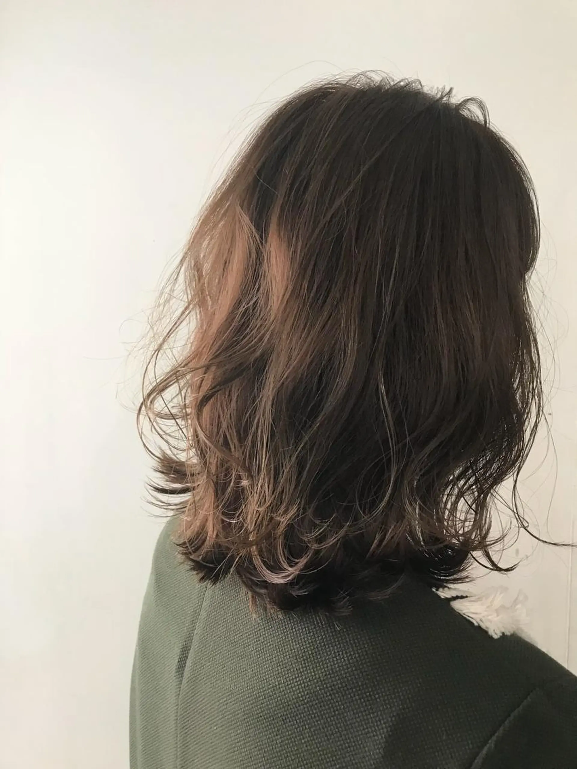 ミディアム カラー ベージュカラー オリーブベージュ ヘアカラー トリートメント レイヤー/顔周り /AKARIのヘアスタイル