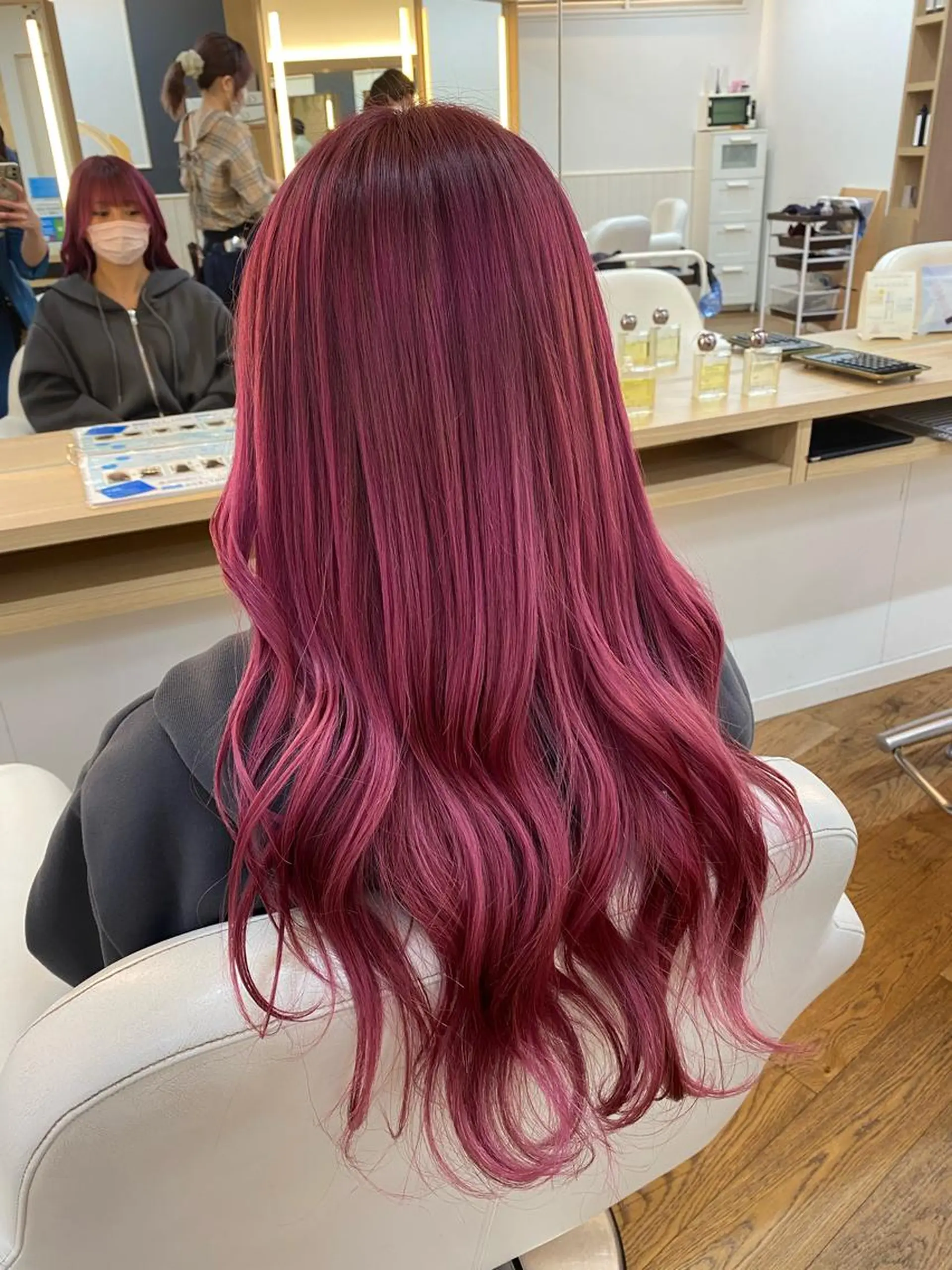 ロング カラー ヘアアレンジ ブリーチ ピンクカラー ヘアカラー トリートメント 韓国ヘア sasugaのヘアスタイル