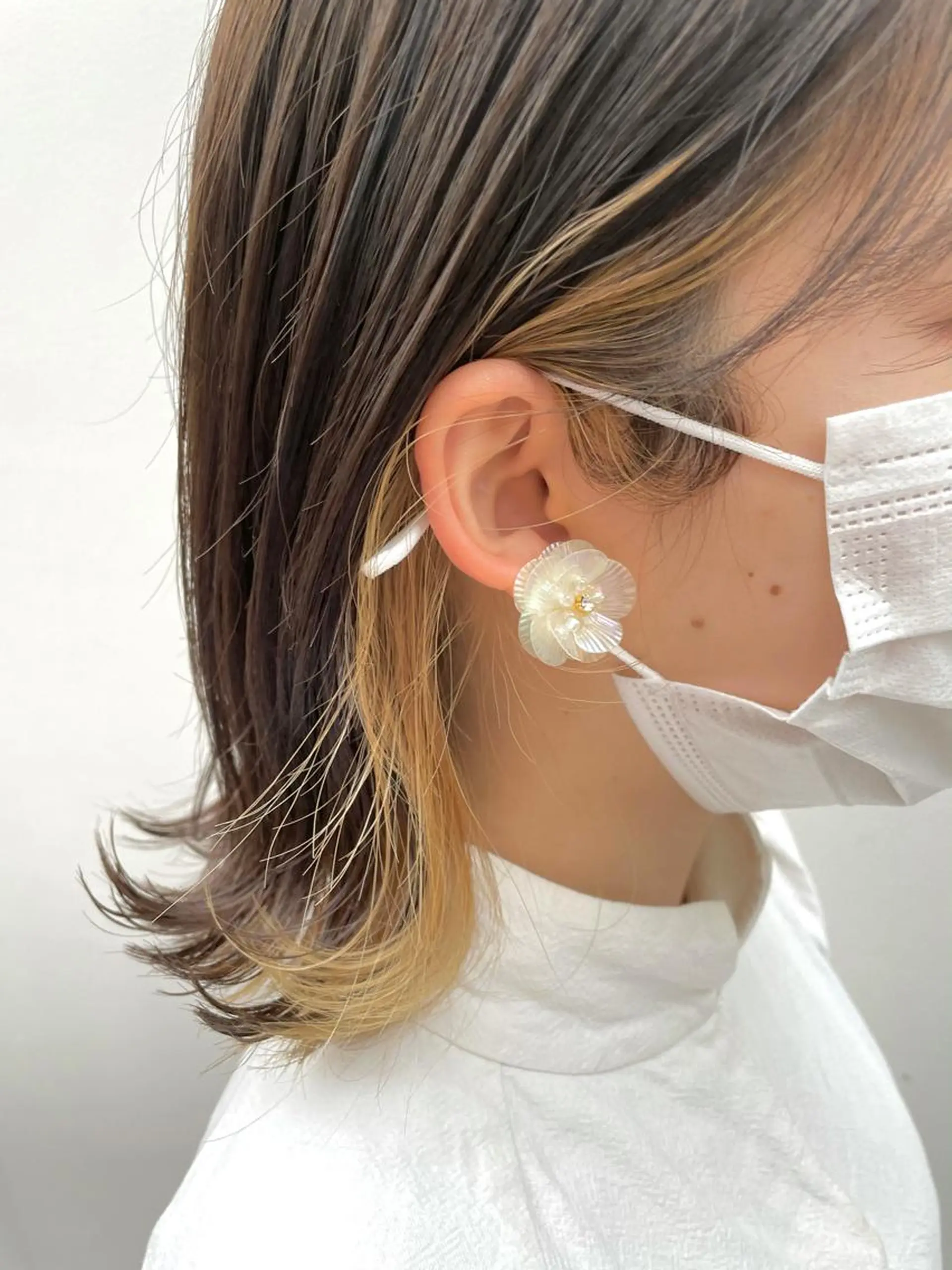 ミディアム カラー インナーカラー イエローカラー ヘアカラー トリートメント chama レイヤーカットのヘアスタイル