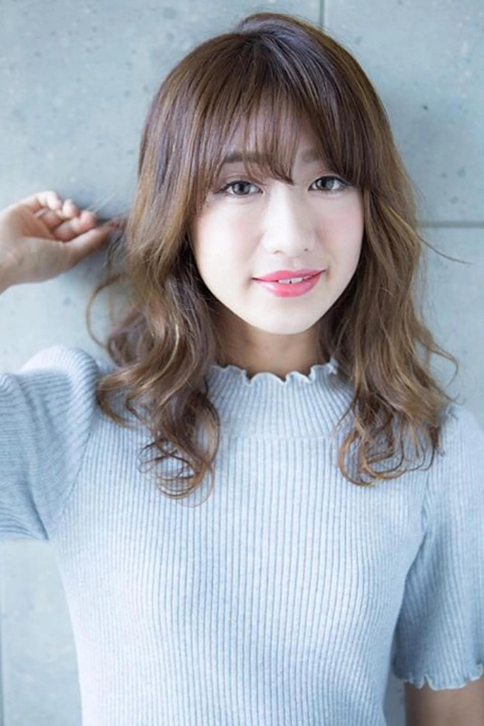 ミディアム カット ヘアカラー KAJI MANAMIのヘアスタイル