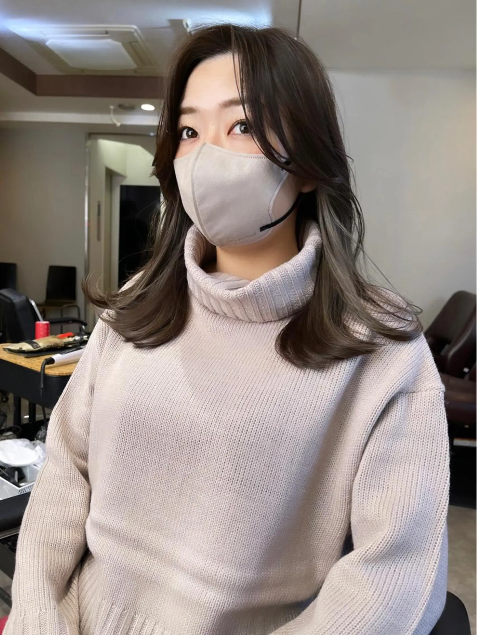 ミディアム カラー アッシュ ベージュカラー インナーカラー オリーブアッシュ ホワイトベージュ ヘアカラー トリートメント AMI Hair Supply所属・Yusuke Aのヘアスタイル