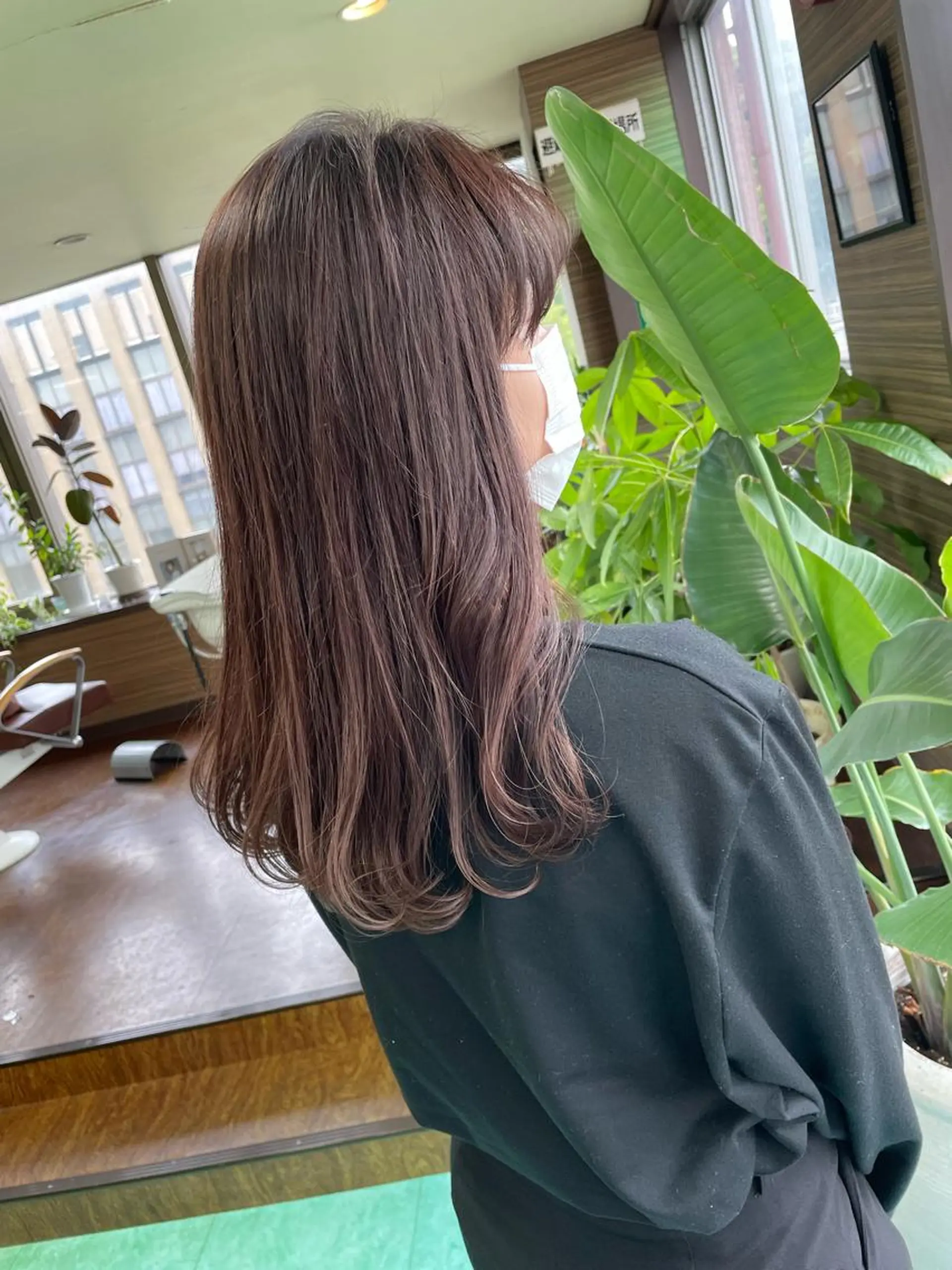 ロング カラー ブリーチ ブラウンカラー ラベンダーカラー カット ヘアカラー 土居 正季のヘアスタイル