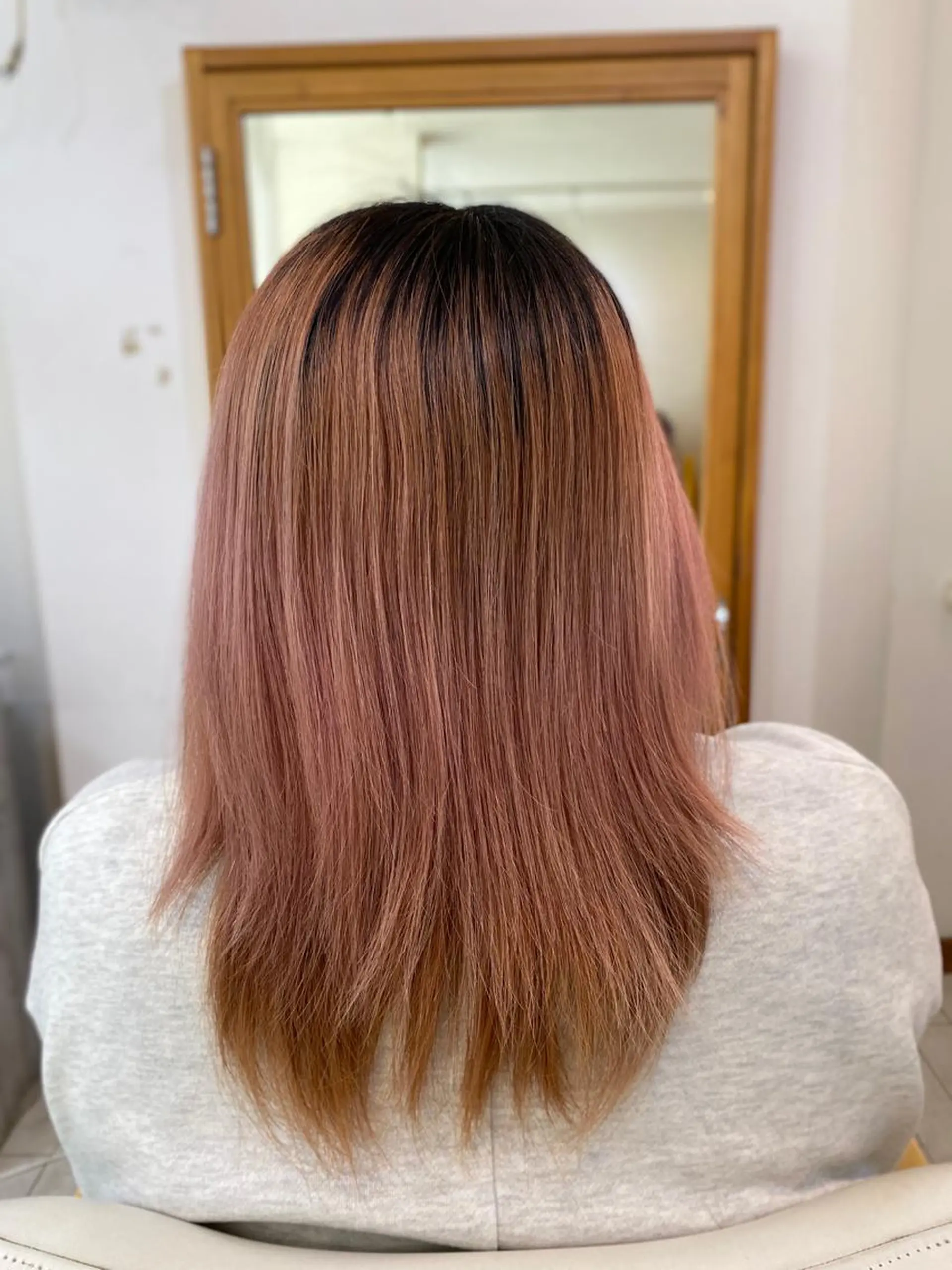 セミロング カラー アディクシーカラー ブリーチ ダブルカラー イヤリングカラー グラデーションカラー CRADLE Takeuchiのヘアスタイル