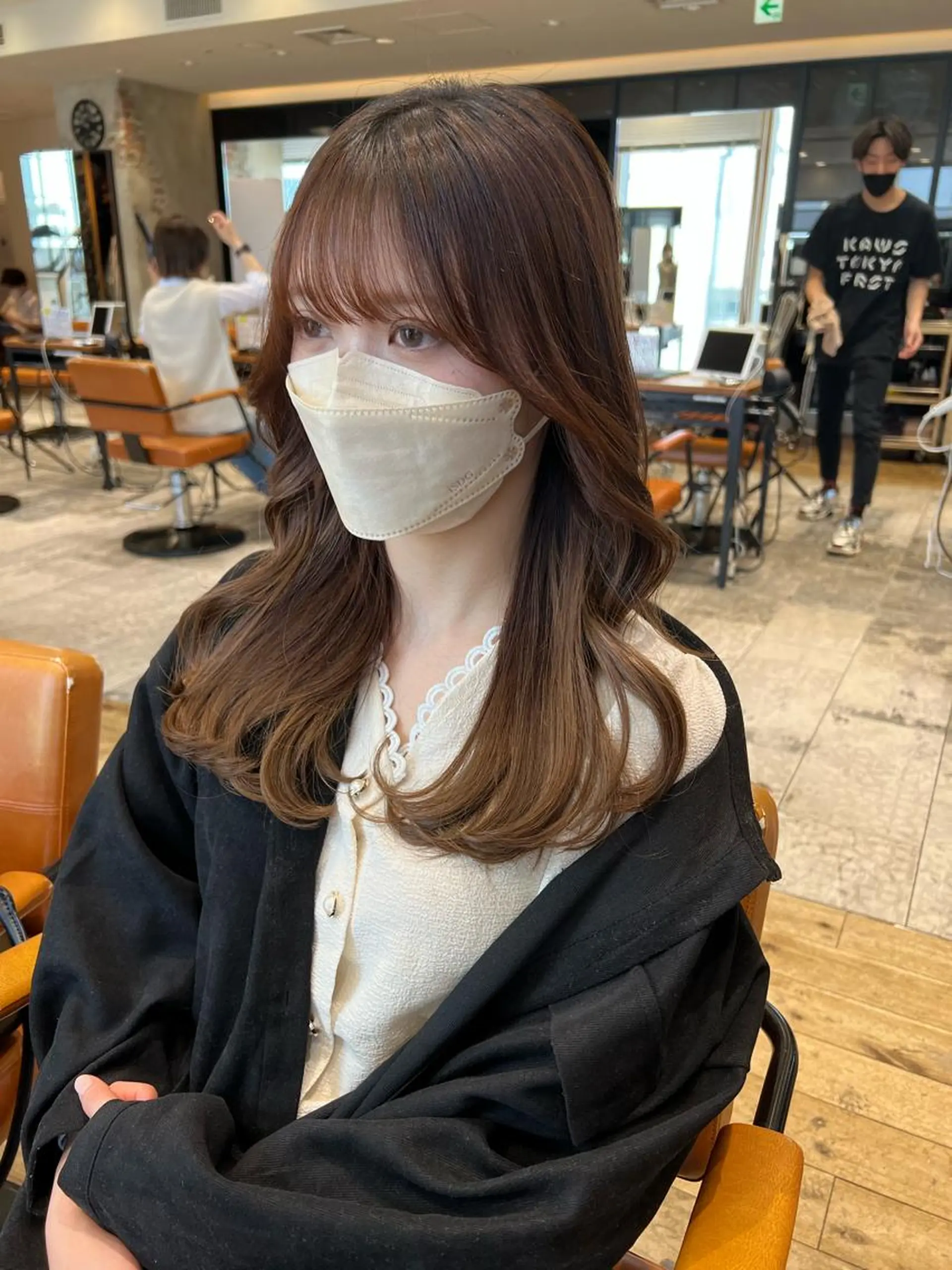 セミロング カラー パーマ ヘアアレンジ イヤリングカラー イルミナカラー くびれヘア 顔周りカット 髪質改善 カット ヘアカラー トリートメント ヘアセット 日本一の小顔カット/ ボブ/顔周り/韓国のヘアスタイル