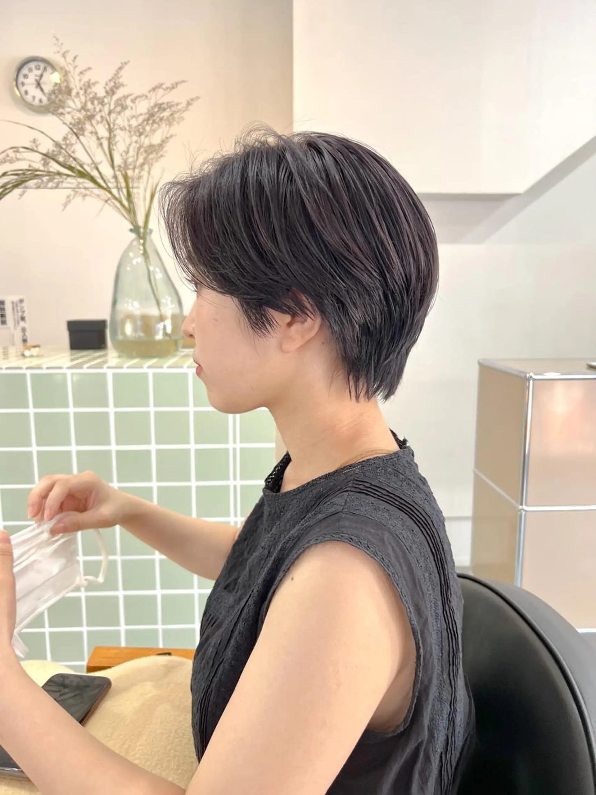 ショート カラー 切りっぱなしボブ ショートボブ ベージュカラー ブリーチ ケアブリーチ カット トリートメント a moment(モーメント)所属・蔵前 デザインカット KOBAYASHIのヘアスタイル