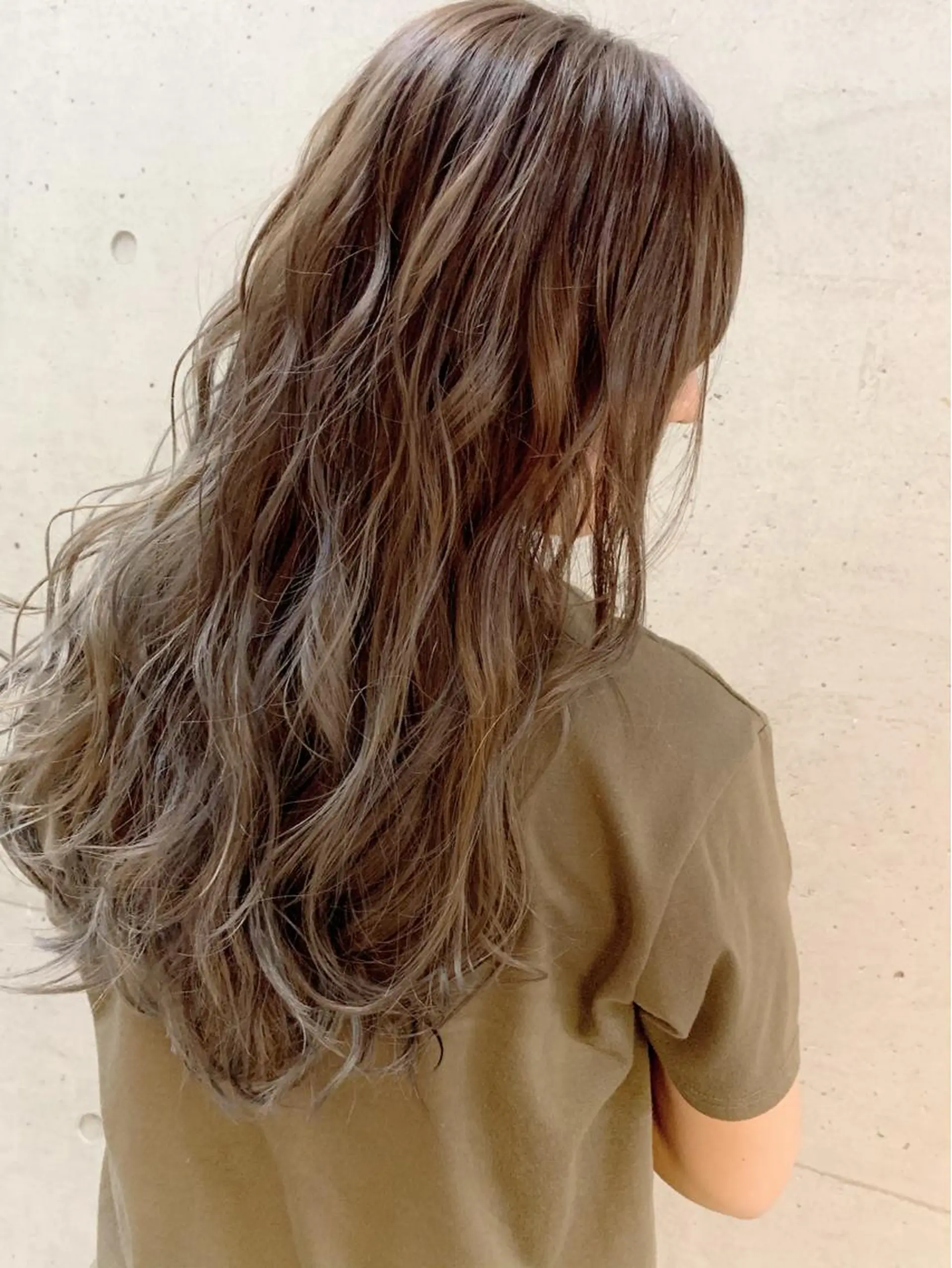 ロング カラー アッシュ バレイヤージュ ベージュカラー グラデーションカラー レイヤーカット EMANON天神所属・Hitomi Ezakiのヘアスタイル