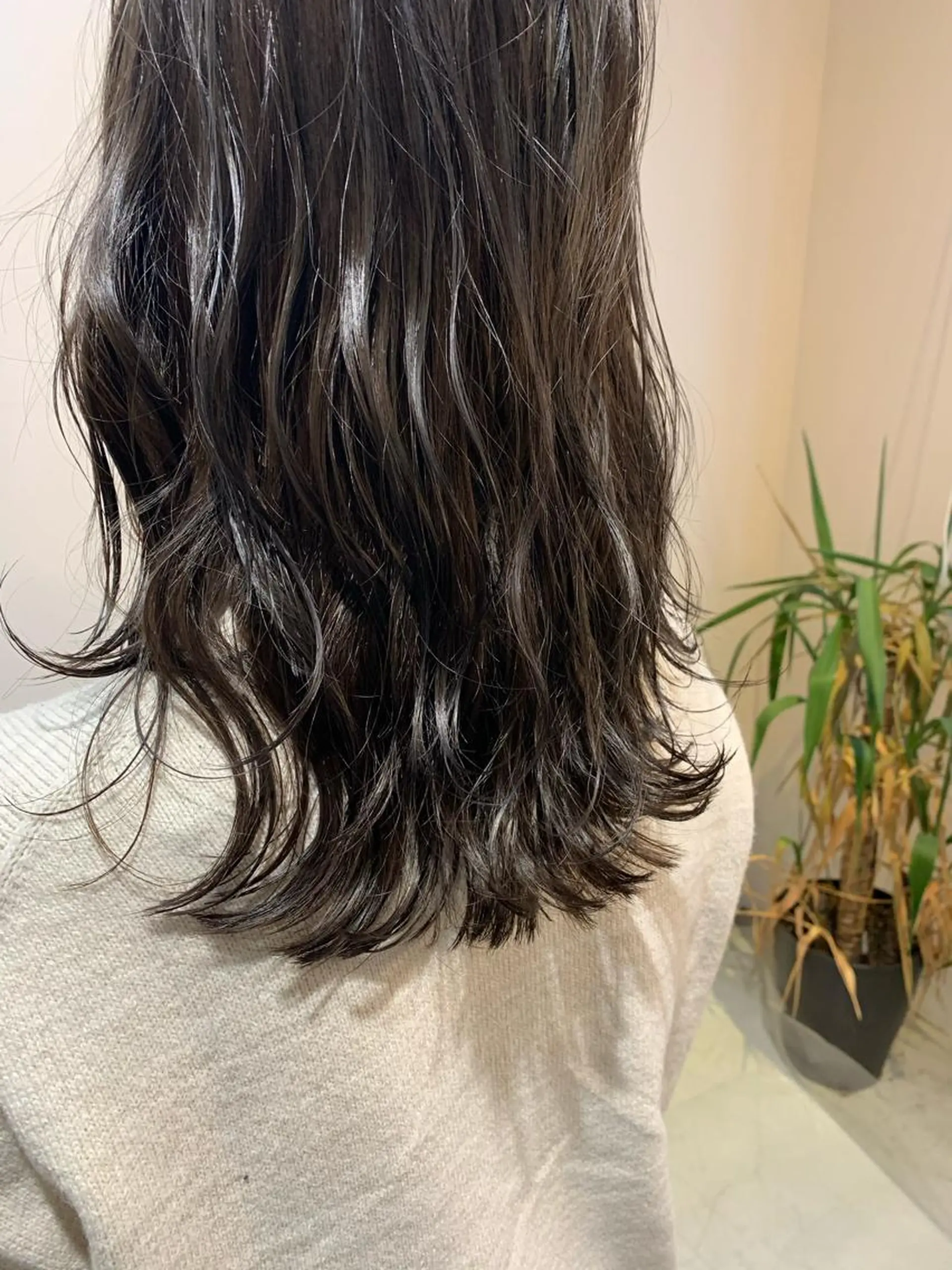 ミディアム カラー ダークグレー ダークグレージュ グレージュ レイヤーカット ヘアカラー トリートメント Lien🌿Top Stylist沖田のヘアスタイル