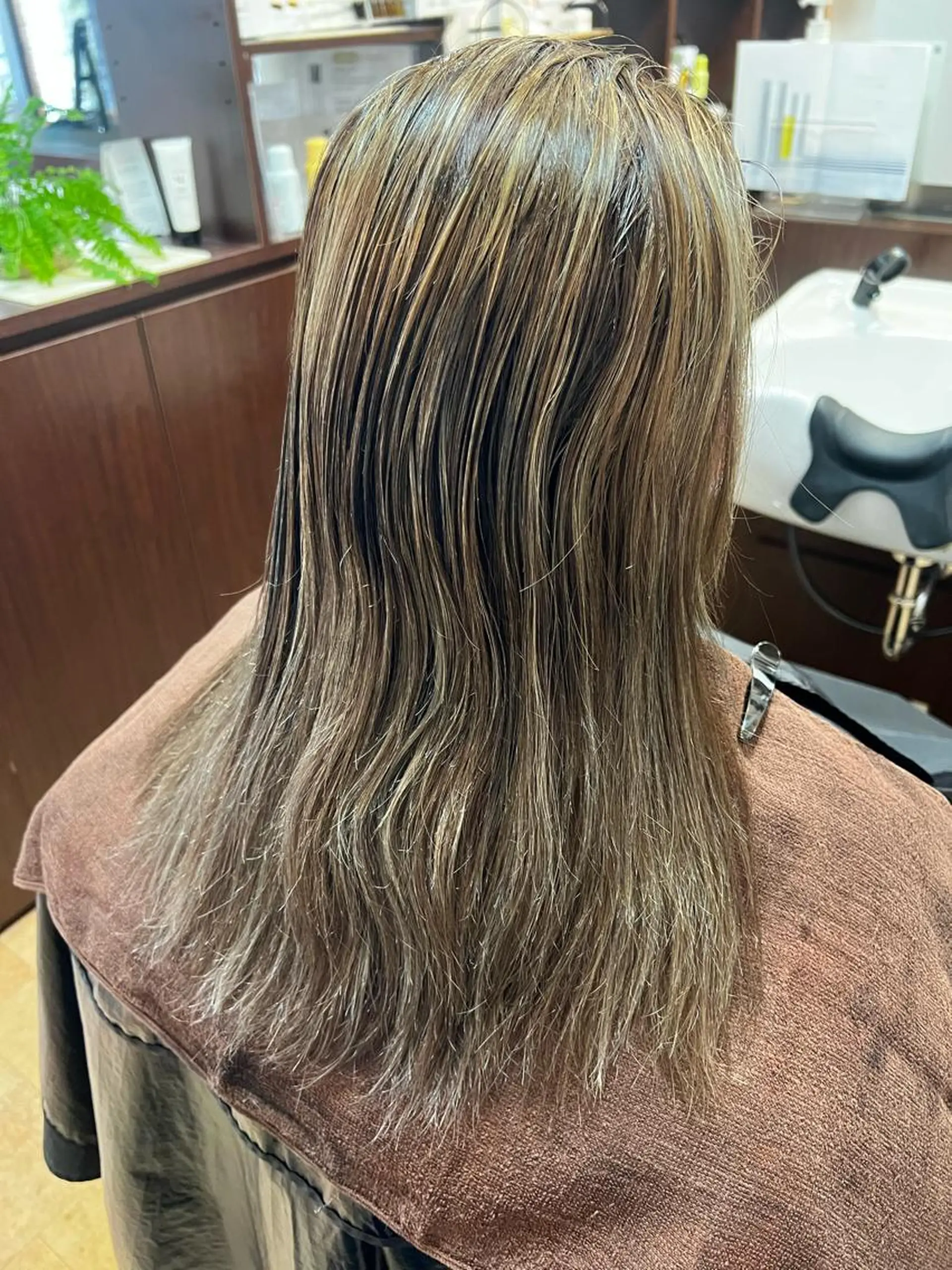 ミディアム カラー ミディアムパーマ ハイライトカラー ハイライト 髪質改善 トリートメント トリートメント hair  bh.maara所属・bh.maara デザイン／ハイトーンのヘアスタイル