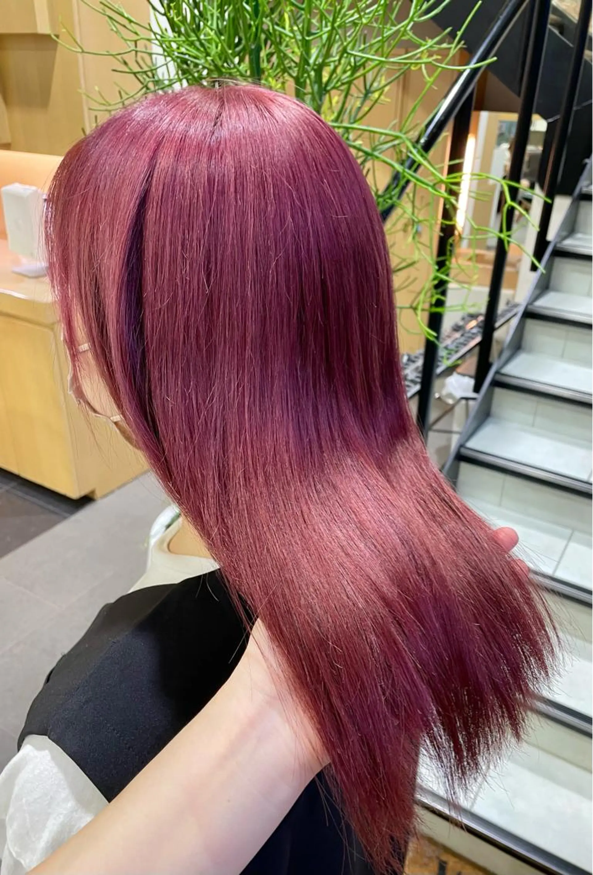 セミロング 艶カラー🪽萩原 実那子のヘアスタイル