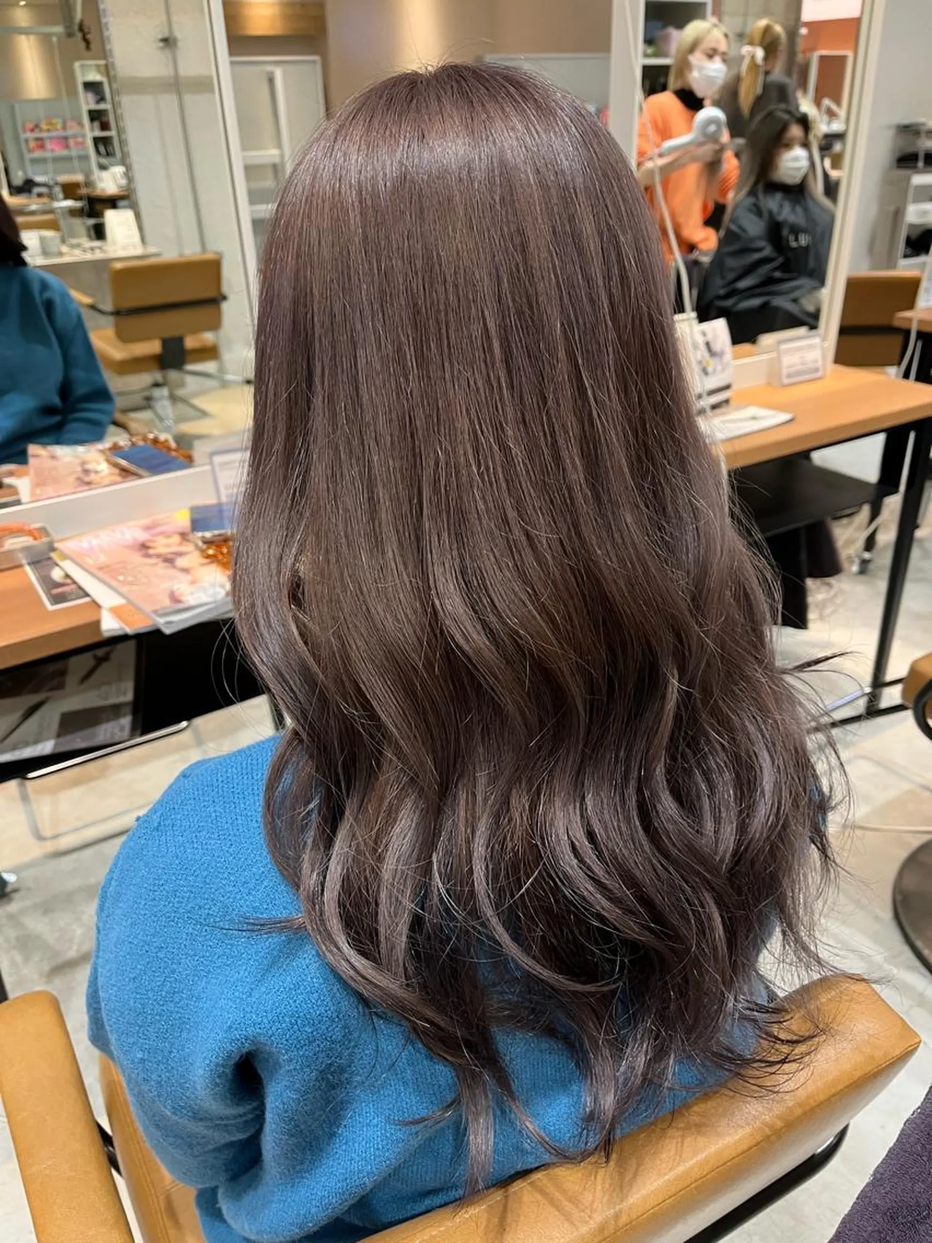 ロング ヘアカラー トリートメント u n aのヘアスタイル