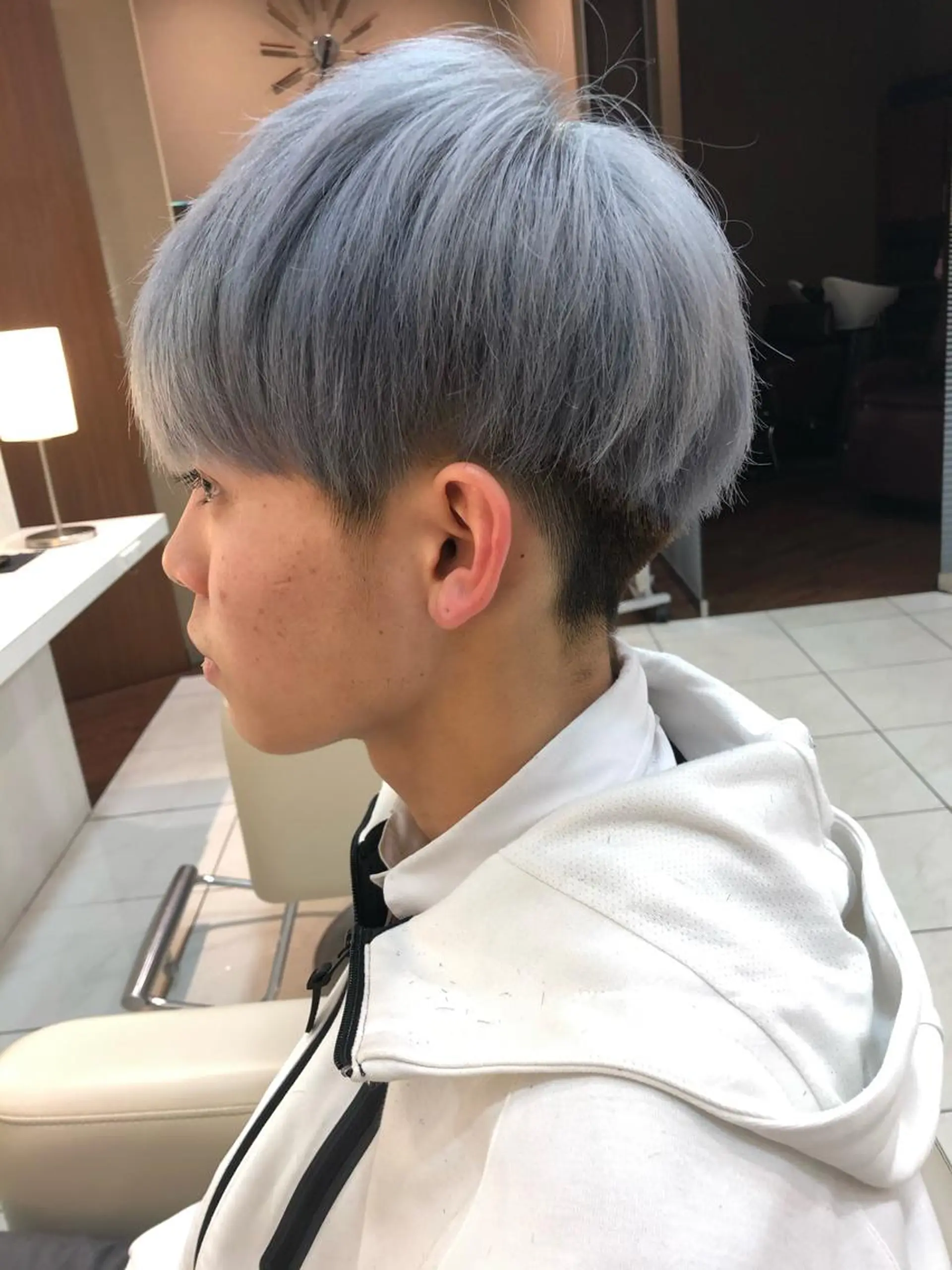 カラー メンズ シルバー カット ヘアカラー rebo茅ヶ崎所属・神田 澪史のヘアスタイル