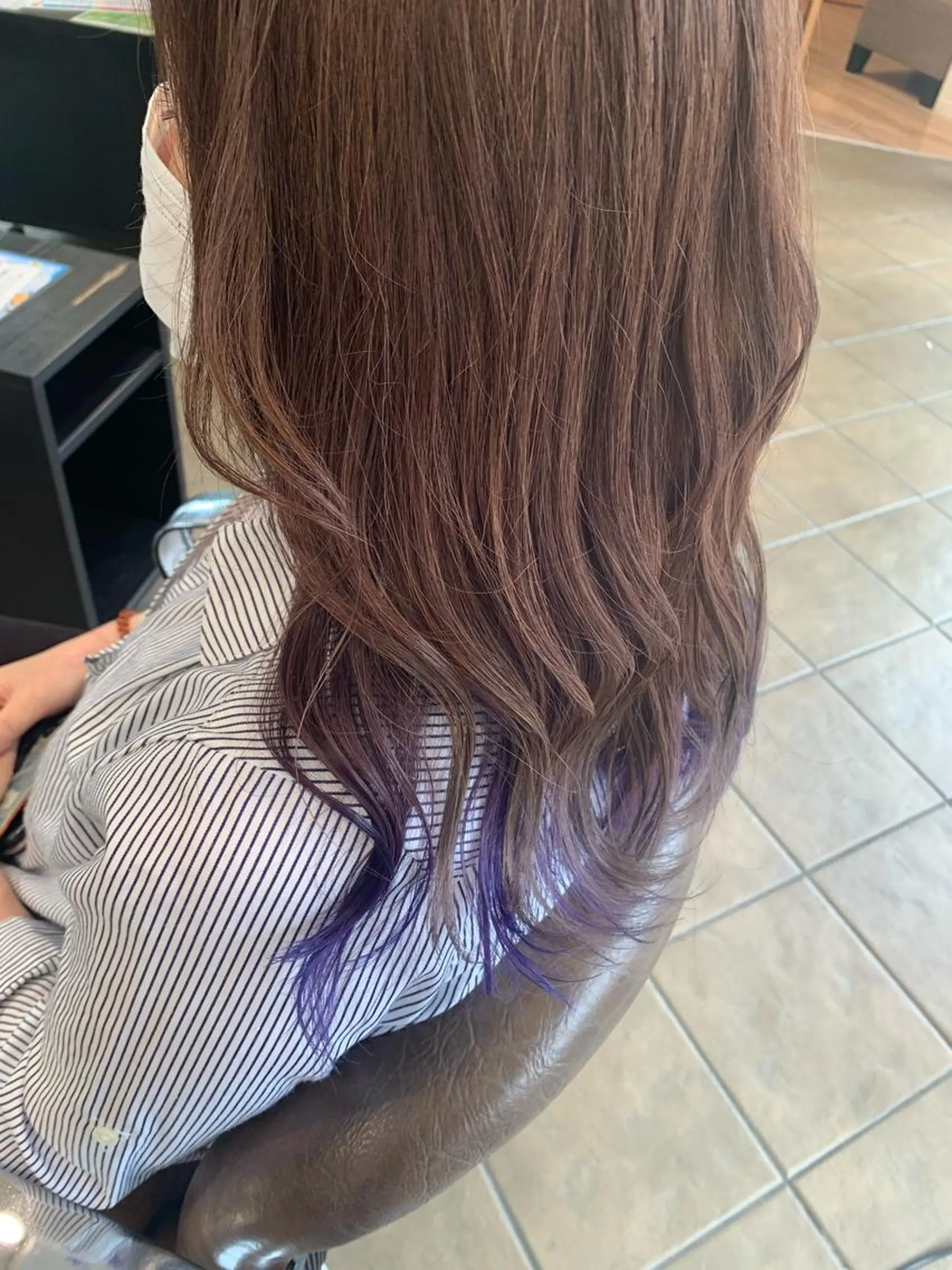 セミロング カラー バイオレットカラー カット ヘアカラー Ripps長居所属・メテオ ／ヘアカラー 西川菜実のヘアスタイル