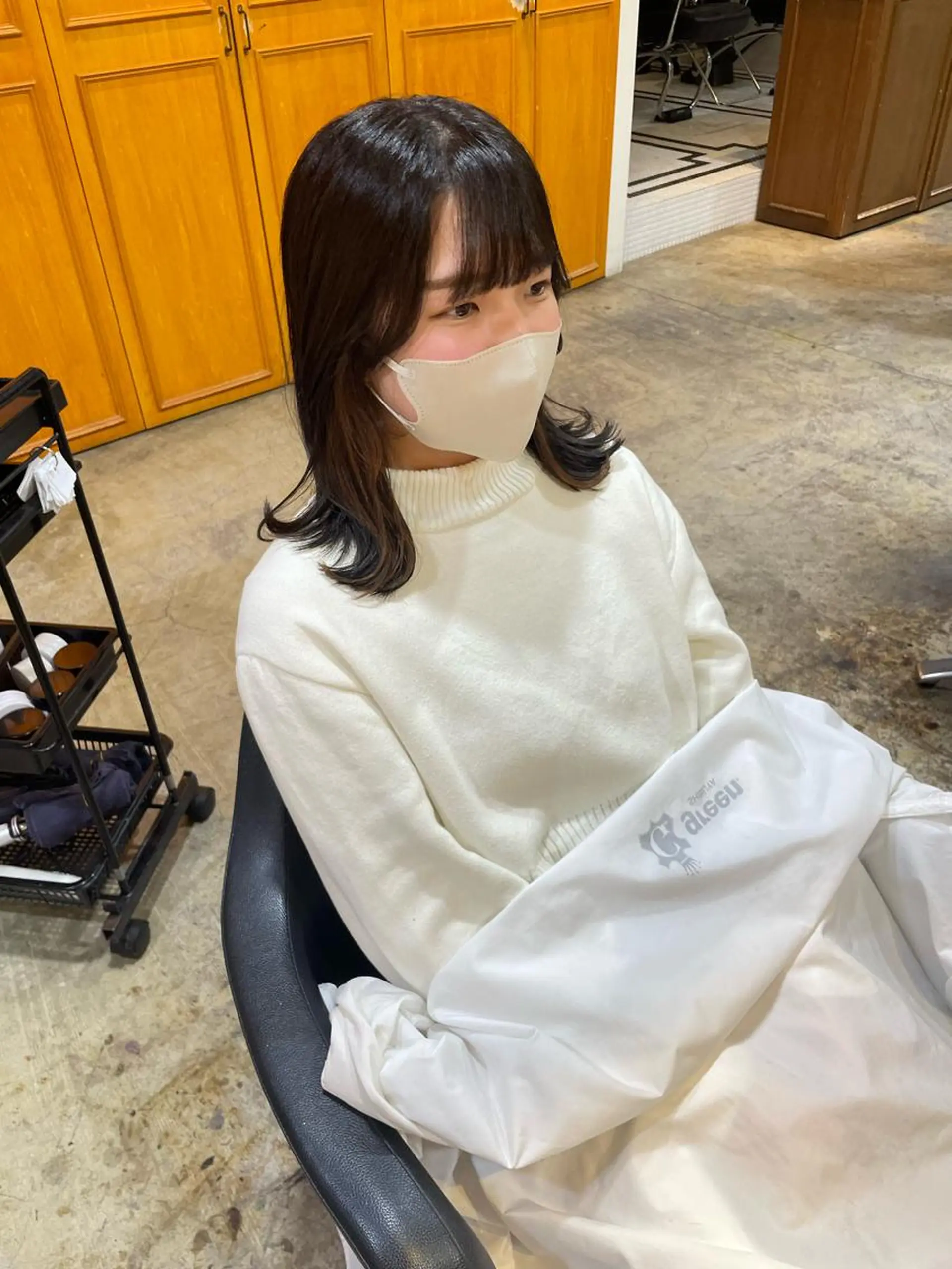 ミディアム カラー ブリーチ イヤリングカラー ブリーチなしカラー ヘアカラー トリートメント MIOベージュカラー 柔らかいカラーのヘアスタイル