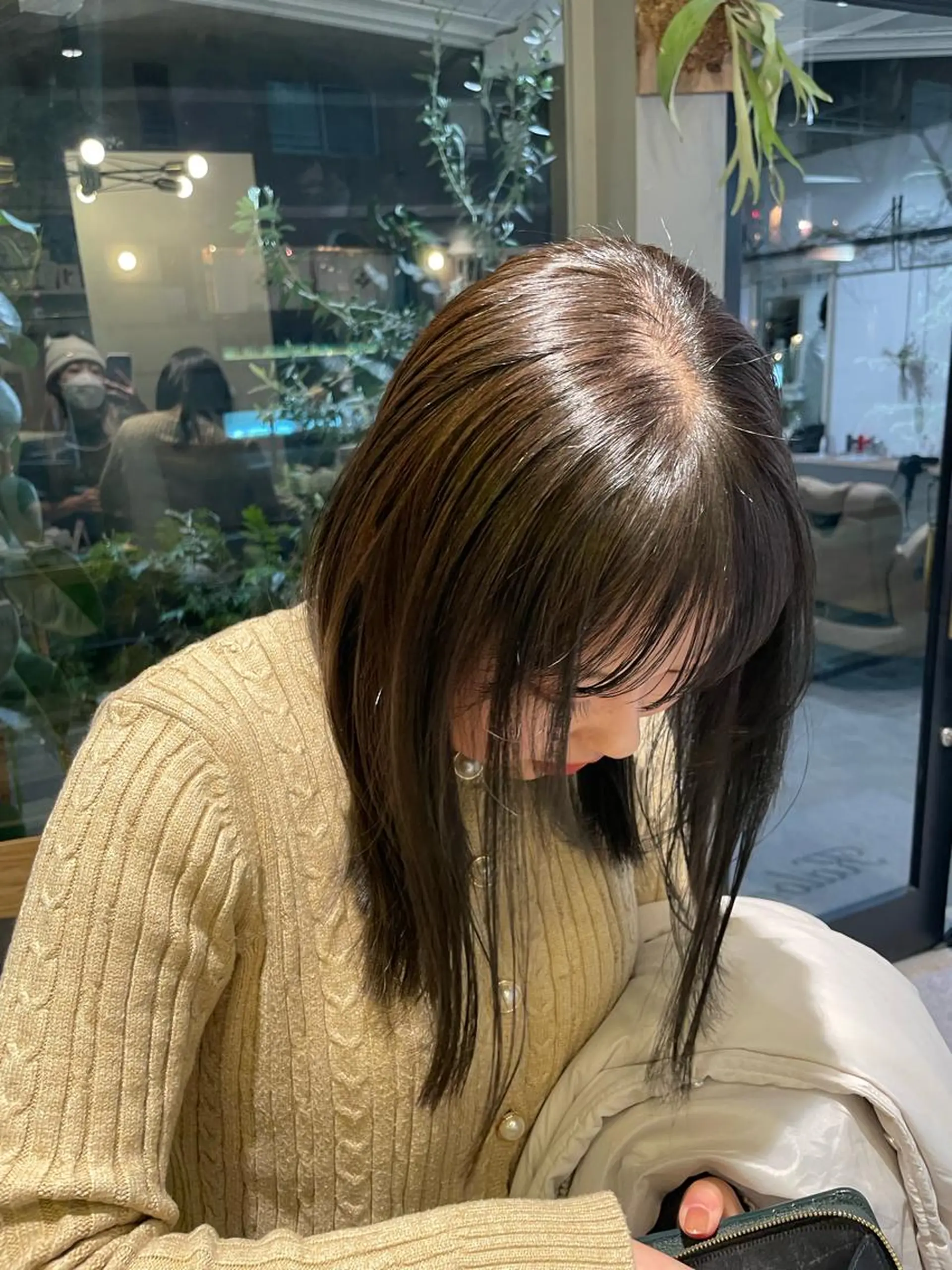 セミロング カラー グレージュ オリーブグレージュ オリーブグレー ヘアカラー ハイトーン🦄ネイル 💞のぶちのネイルデザイン