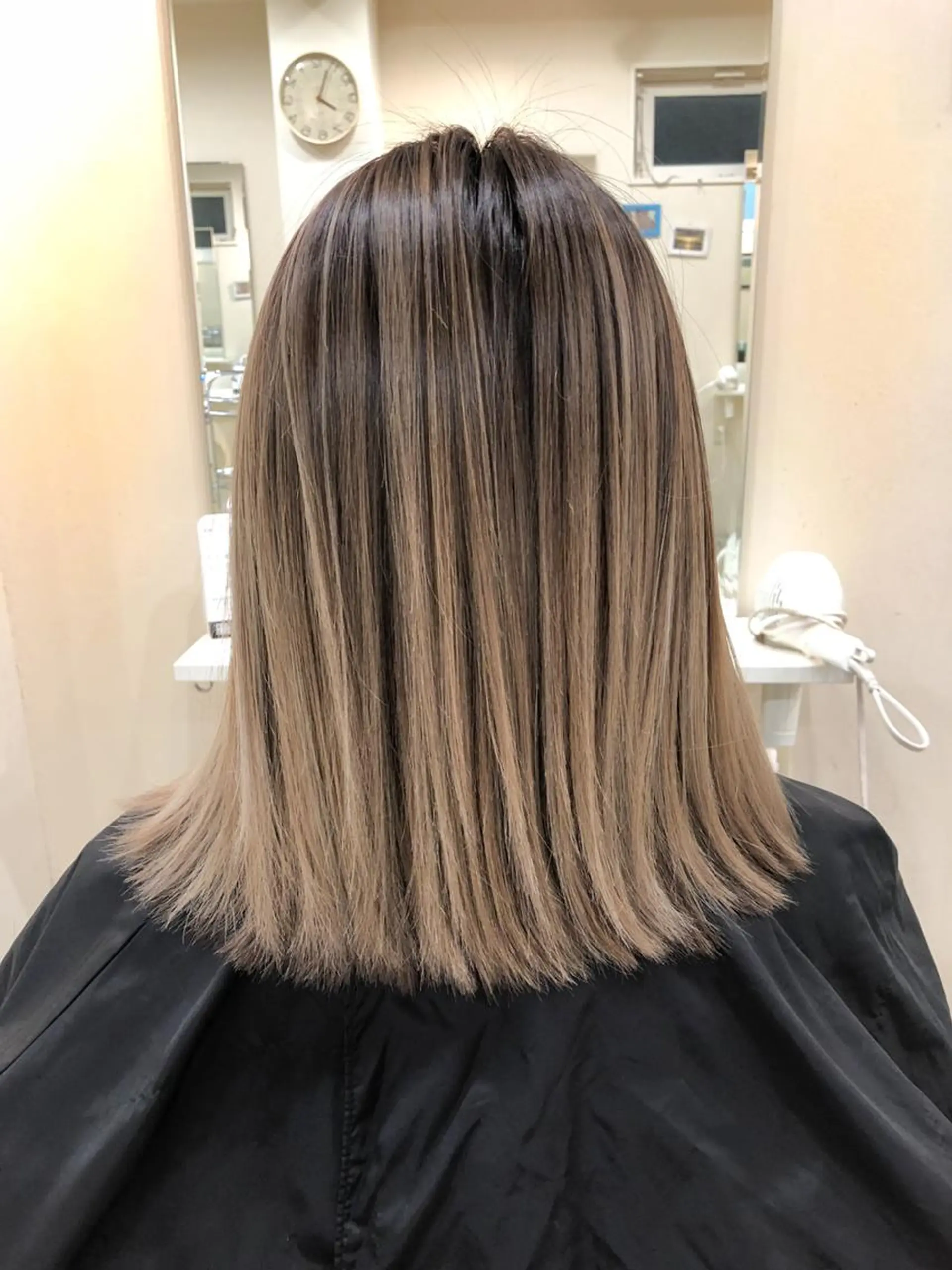 ミディアム カラー バレイヤージュ ブリーチ グラデーションカラー レイヤーカット WONK. ウォンク 心斎橋のヘアスタイル