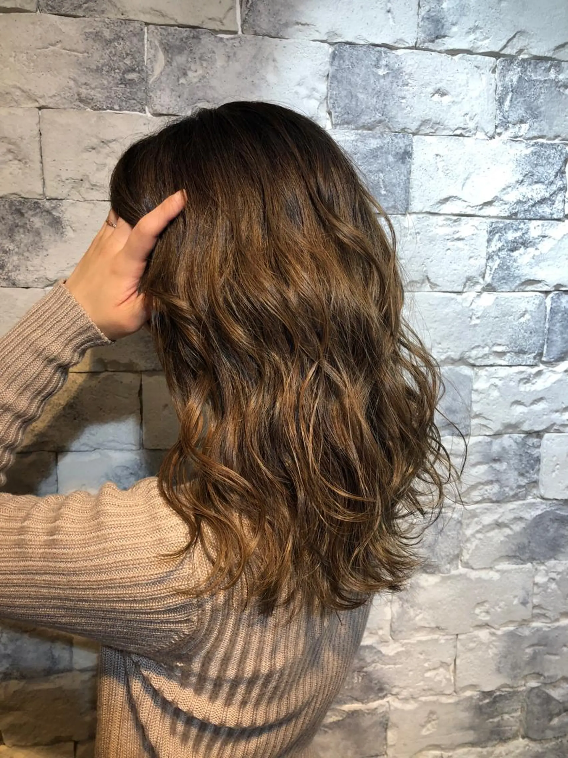 ロング カラー グラデーションカラー グレージュ ハイライトカラー カーキグレージュ 外国人風カラー AUBE HAIRazul吉祥寺所属・綺麗な髪質にしたい方 限定🌈清水 祥のヘアスタイル