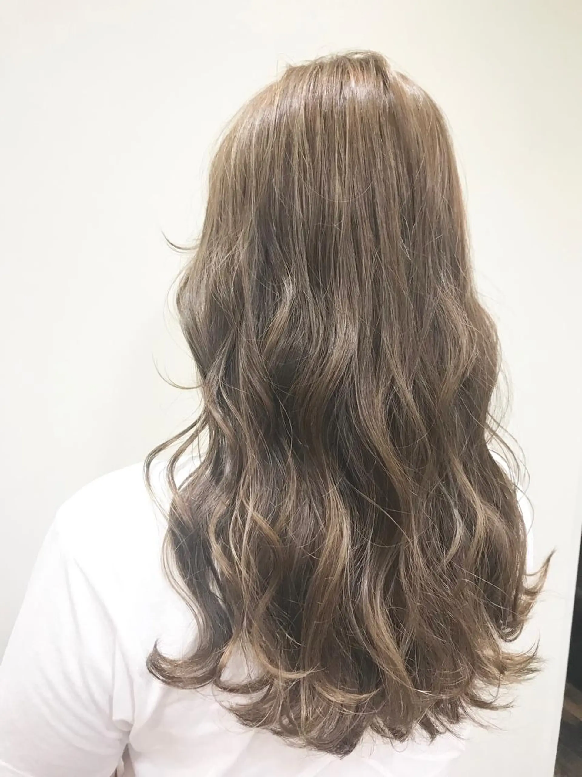 ロング カラー いけだ ひかり ハイライトくびれヘアのヘアスタイル