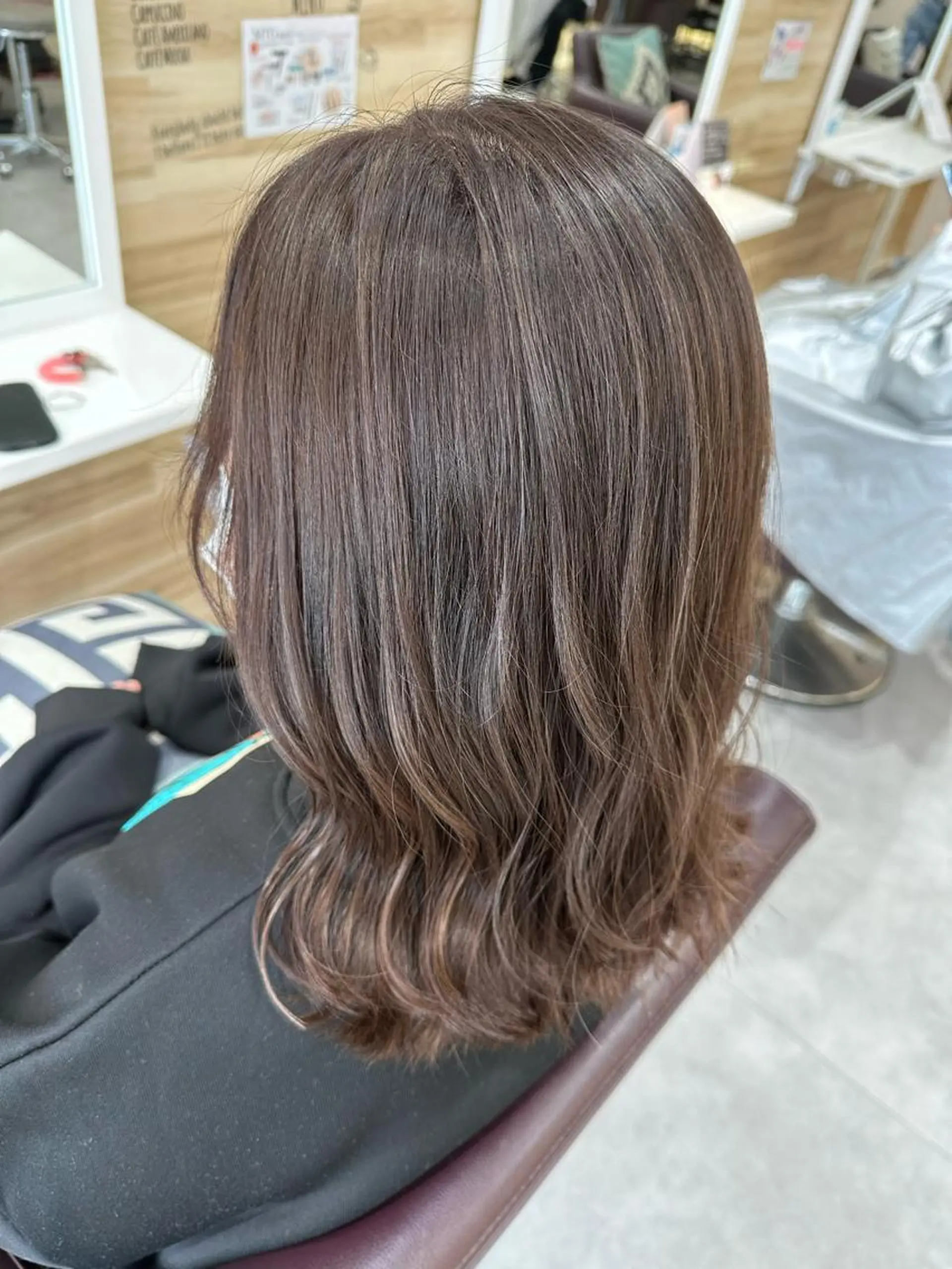 セミロング カラー ハイライトカラー ハイライト 阪本 愛実のヘアスタイル