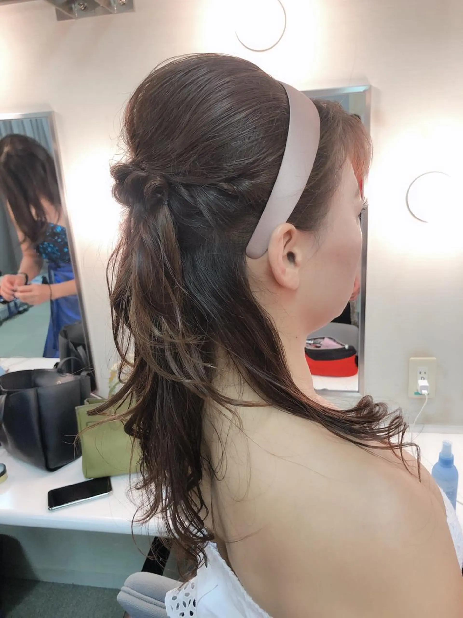 セミロング ヘアアレンジ ヘアセット SAKURA所属・鹿取 三紗子のヘアスタイル