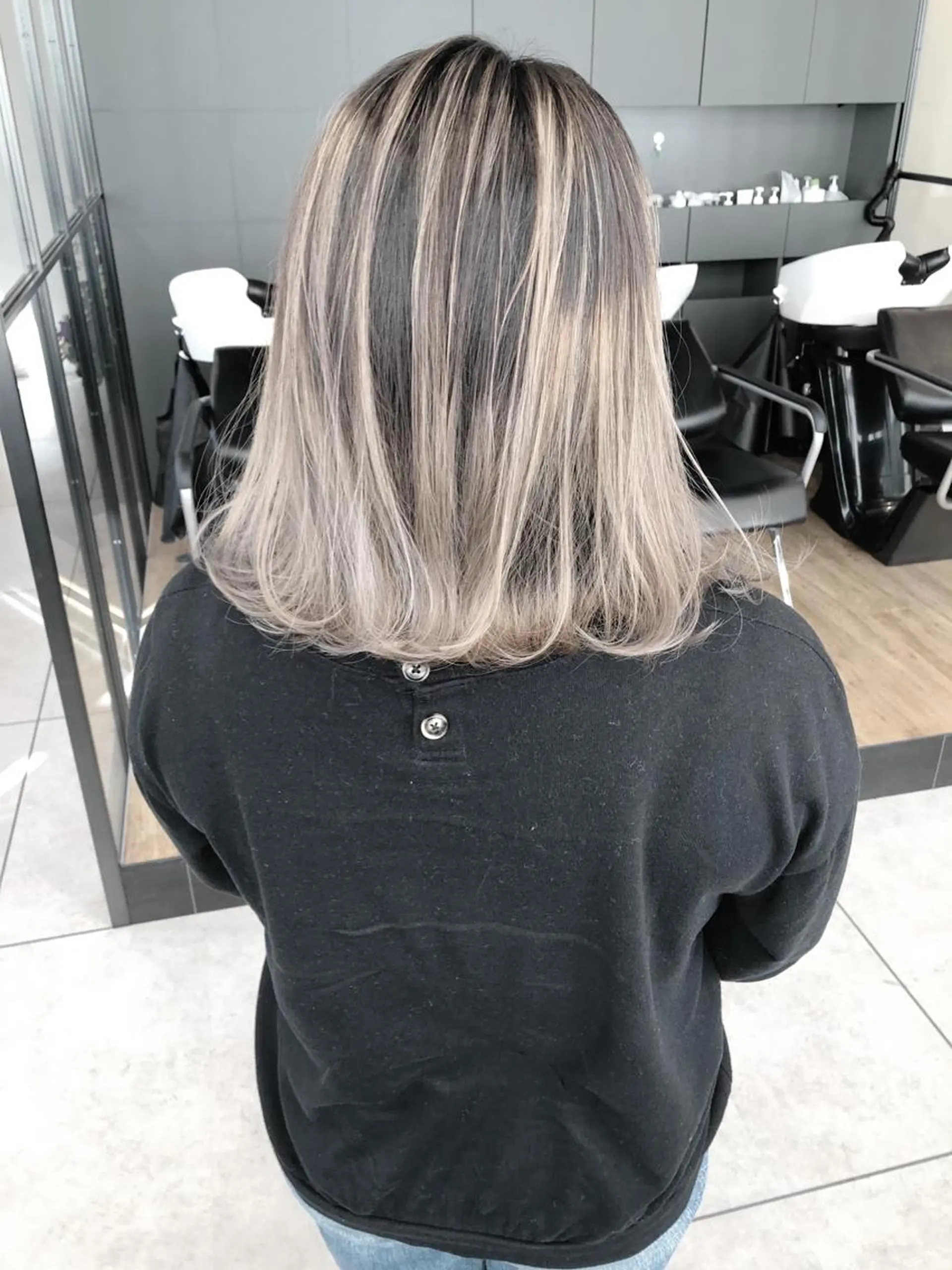 ミディアム カラー バレイヤージュ ブリーチ ハイライトカラー ハイライト レイヤーカット OTAKU HAIR STUDIO所属・shin✨今月注目✨ スタイリスト（急募）のヘアスタイル