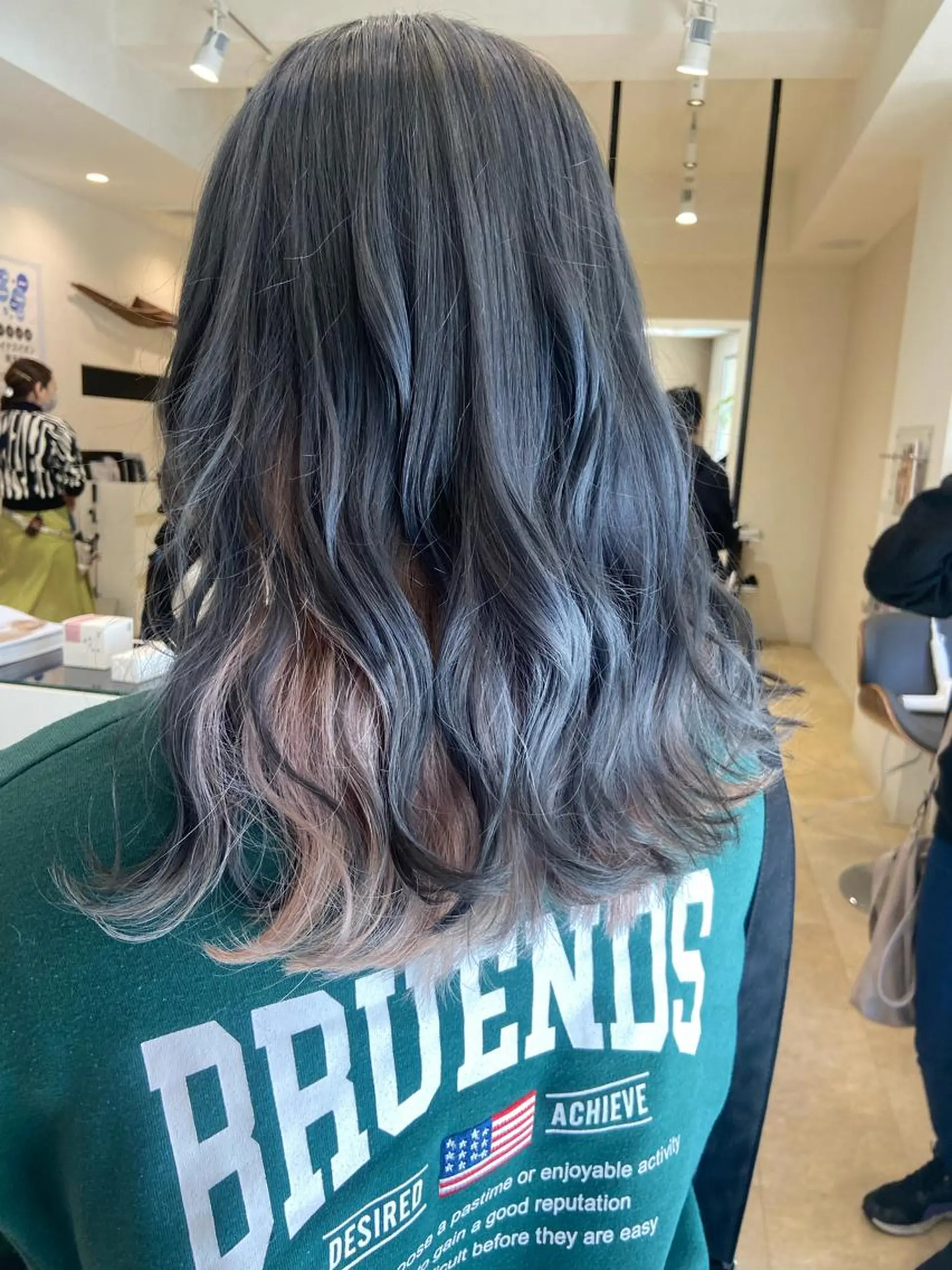 ロング ヘアカラー 淺谷 美紀のヘアスタイル