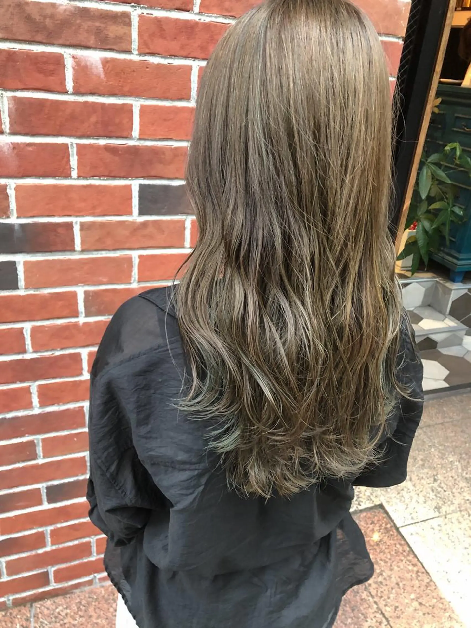 ロング カット ヘアカラー トリートメント シンタニ ナオトのヘアスタイル