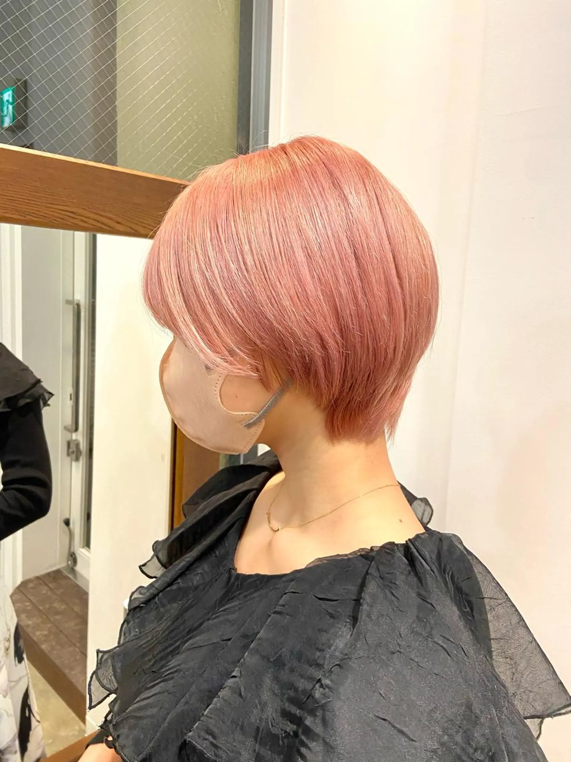 ショート カラー écouter所属・ジェンダーレスカット ハイトーン/カイセイのヘアスタイル