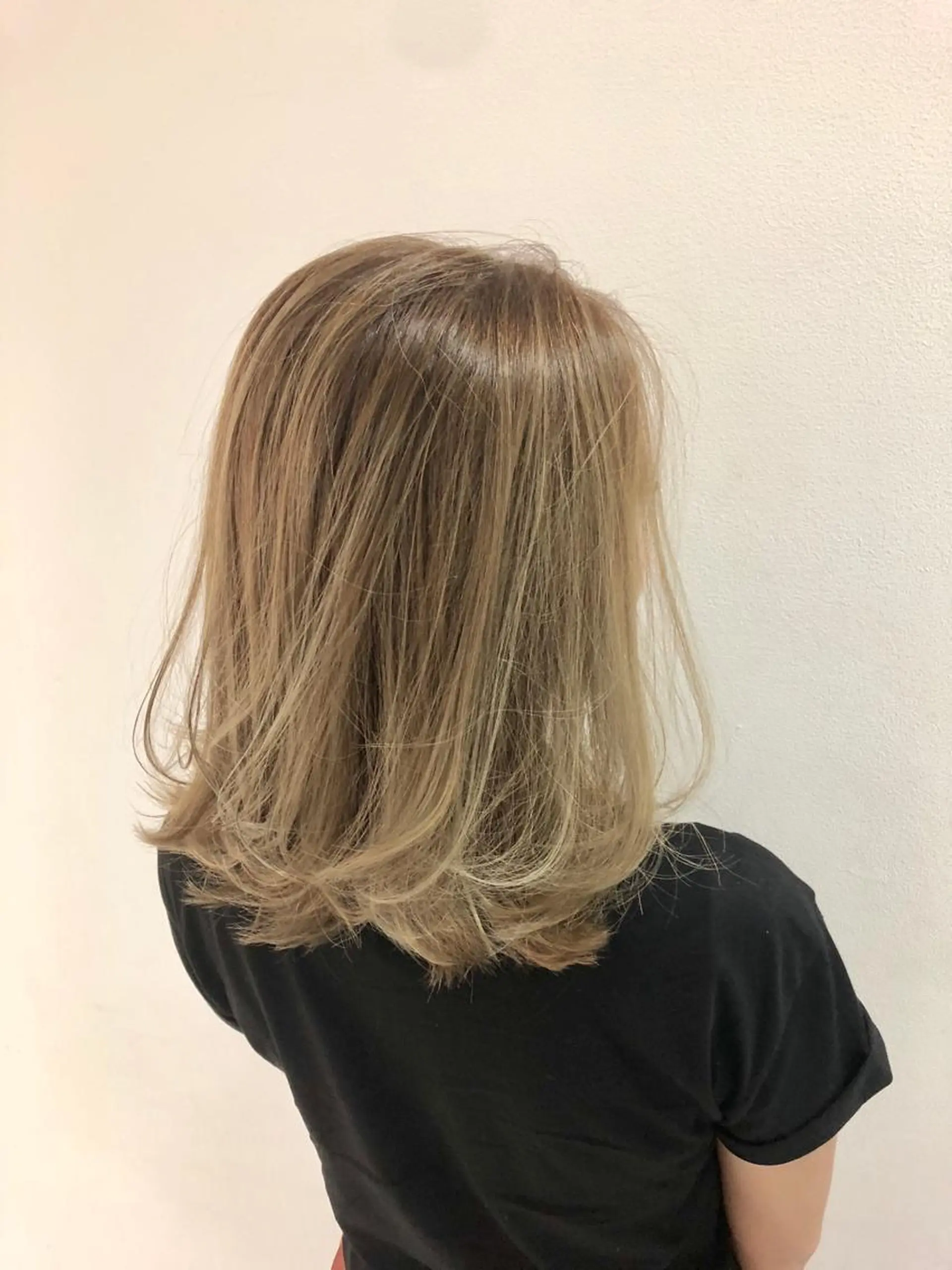 ミディアム 外国人風カラー ハイライト 田村拓巳 韓国風、髪質改善のヘアスタイル