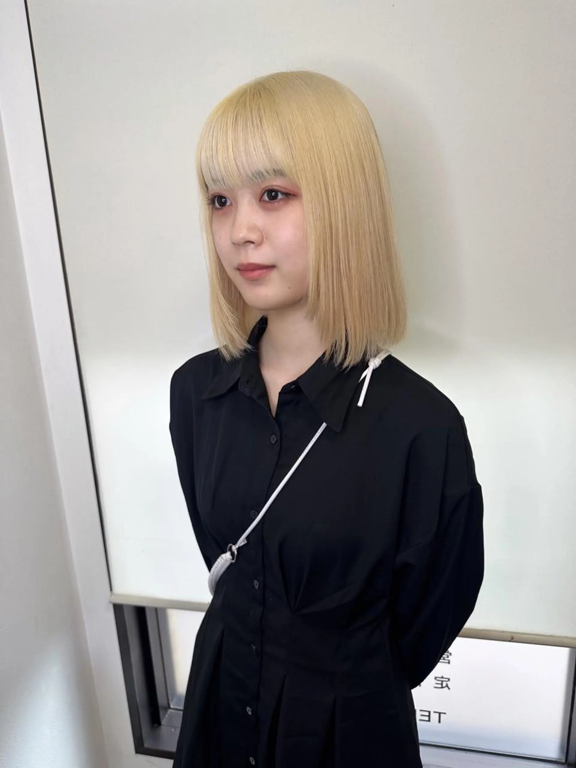 ミディアム カラー 抜きっぱなしブロンド ブロンド カット ヘアカラー peg.hair所属・ブリーチカラー🫧 森　凪沙のヘアスタイル