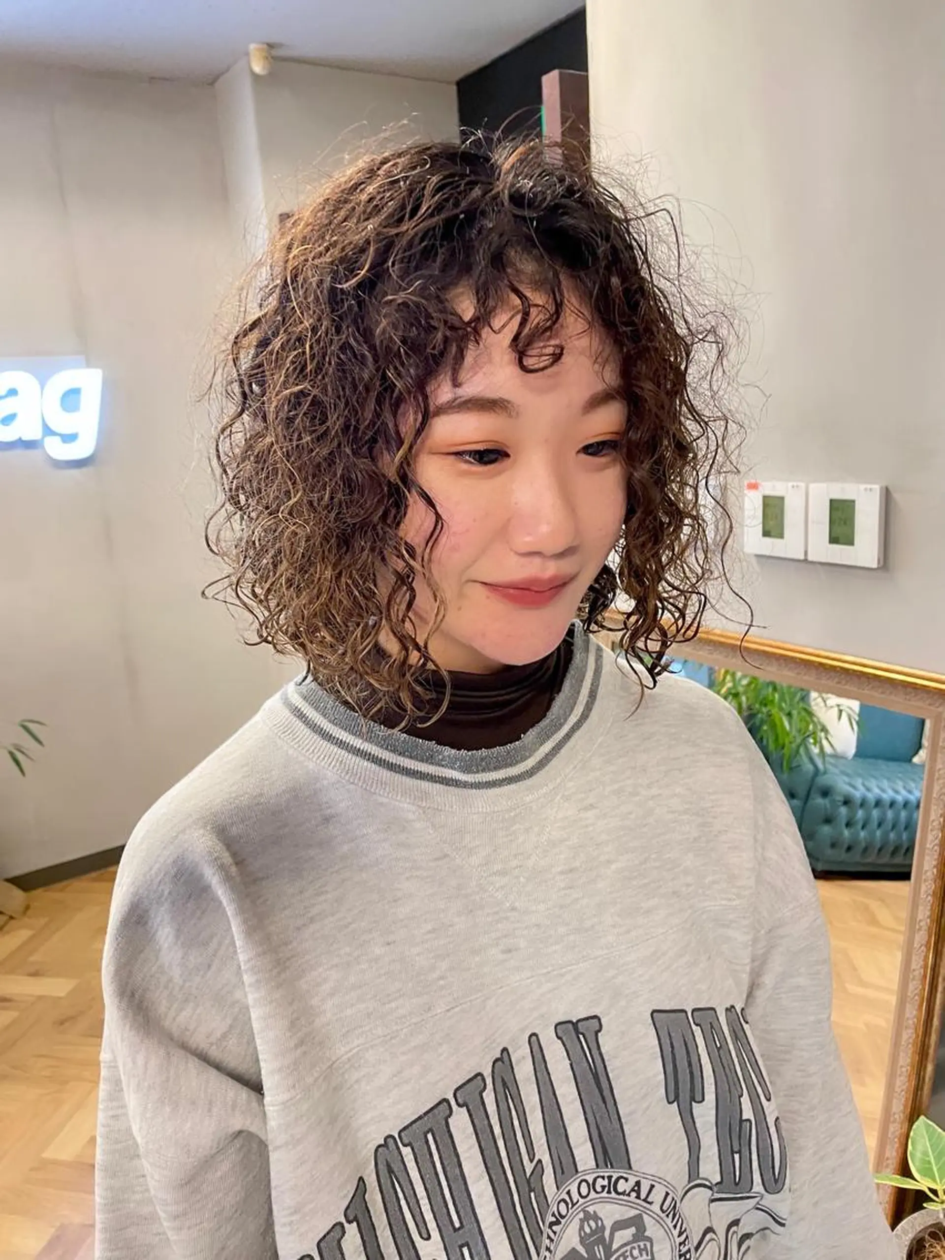 ミディアム カラー パーマ ヘアアレンジ メンズ キッズ ネイル マツエク・マツパ アイブロウ ミディアムパーマ メンズパーマ カット パーマ tatsumi/ボブ ウルフ/レイヤーのヘアスタイル