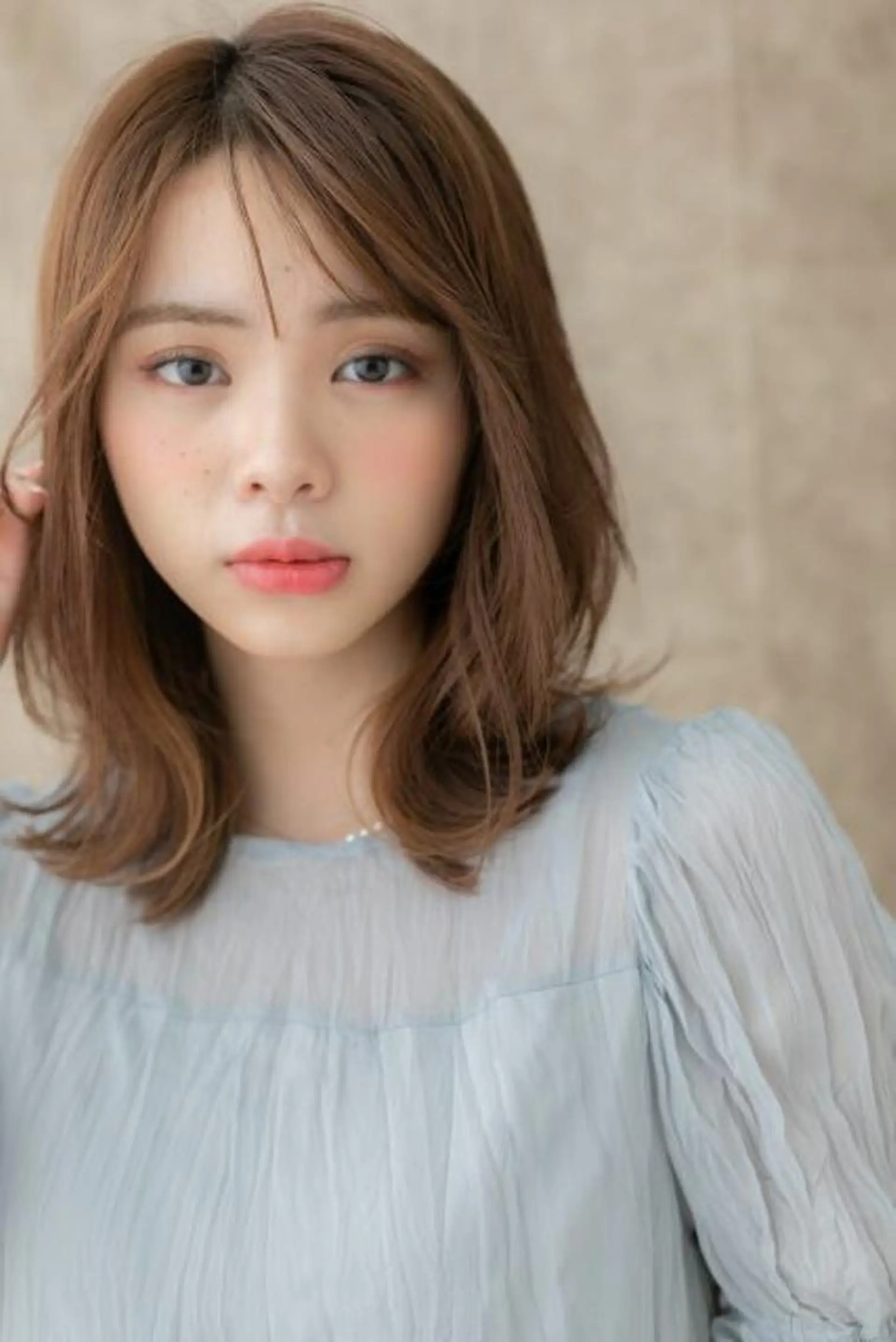 ミディアム カラー ヘアアレンジ ベージュカラー 透明感カラー くびれヘア COVER HAIR bliss川口東口駅前店所属・似合わせスタイル🫧 木村夏暢のヘアスタイル