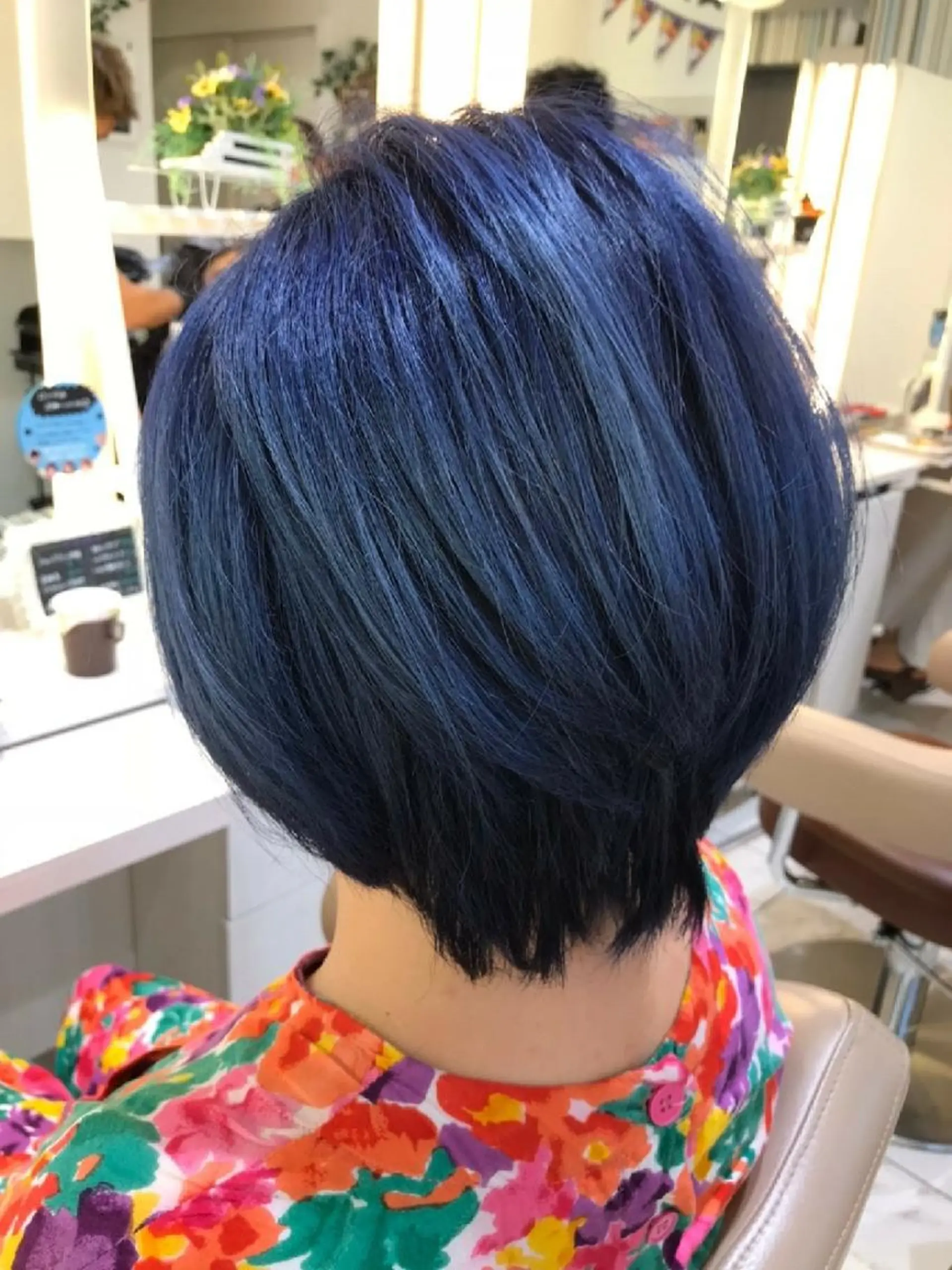 ショート カラー ブリーチ ブルーカラー ネイビーカラー ＡＳＨ 大宮のヘアスタイル
