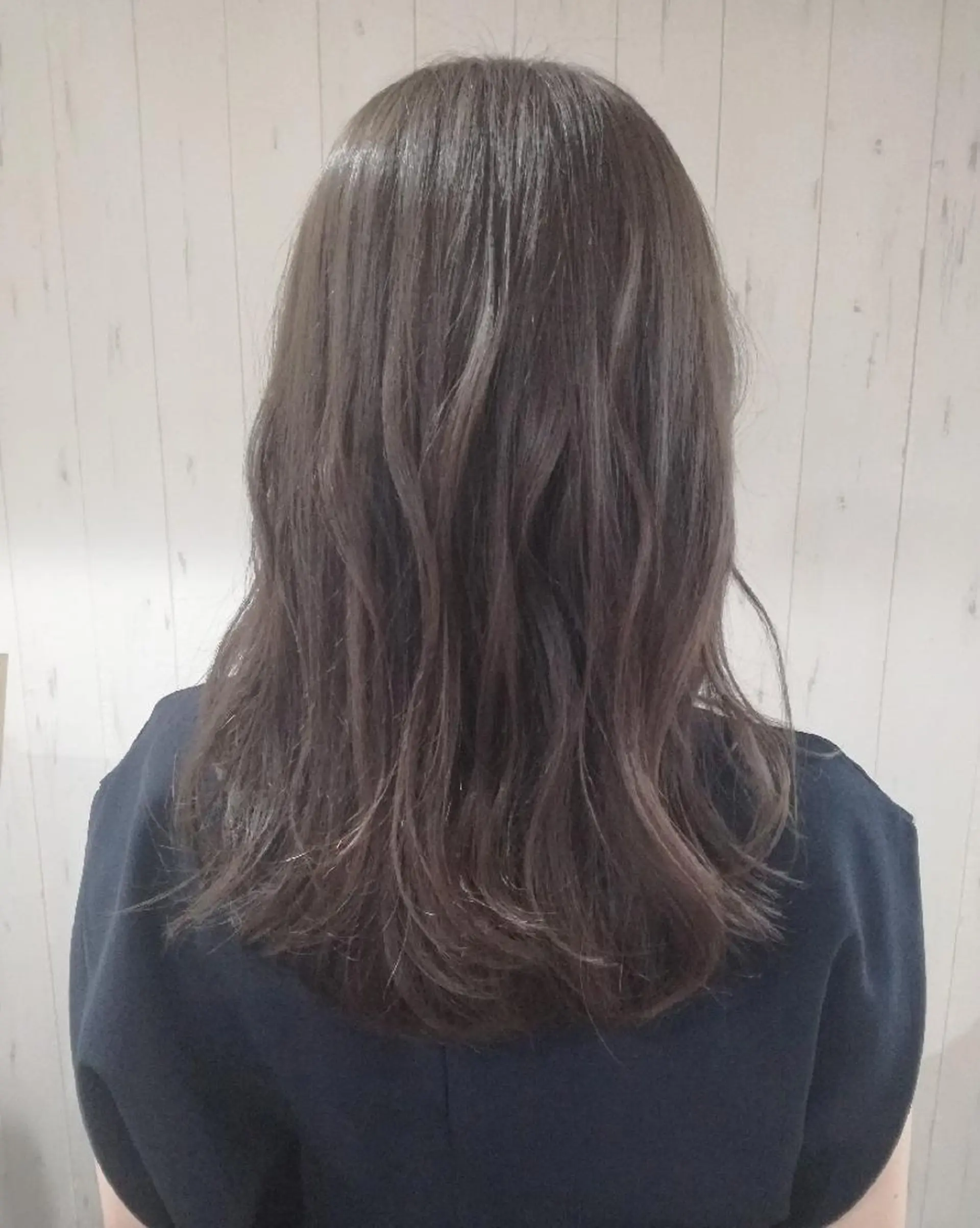 セミロング カラー アッシュ ベージュカラー 西川 敏夫のヘアスタイル