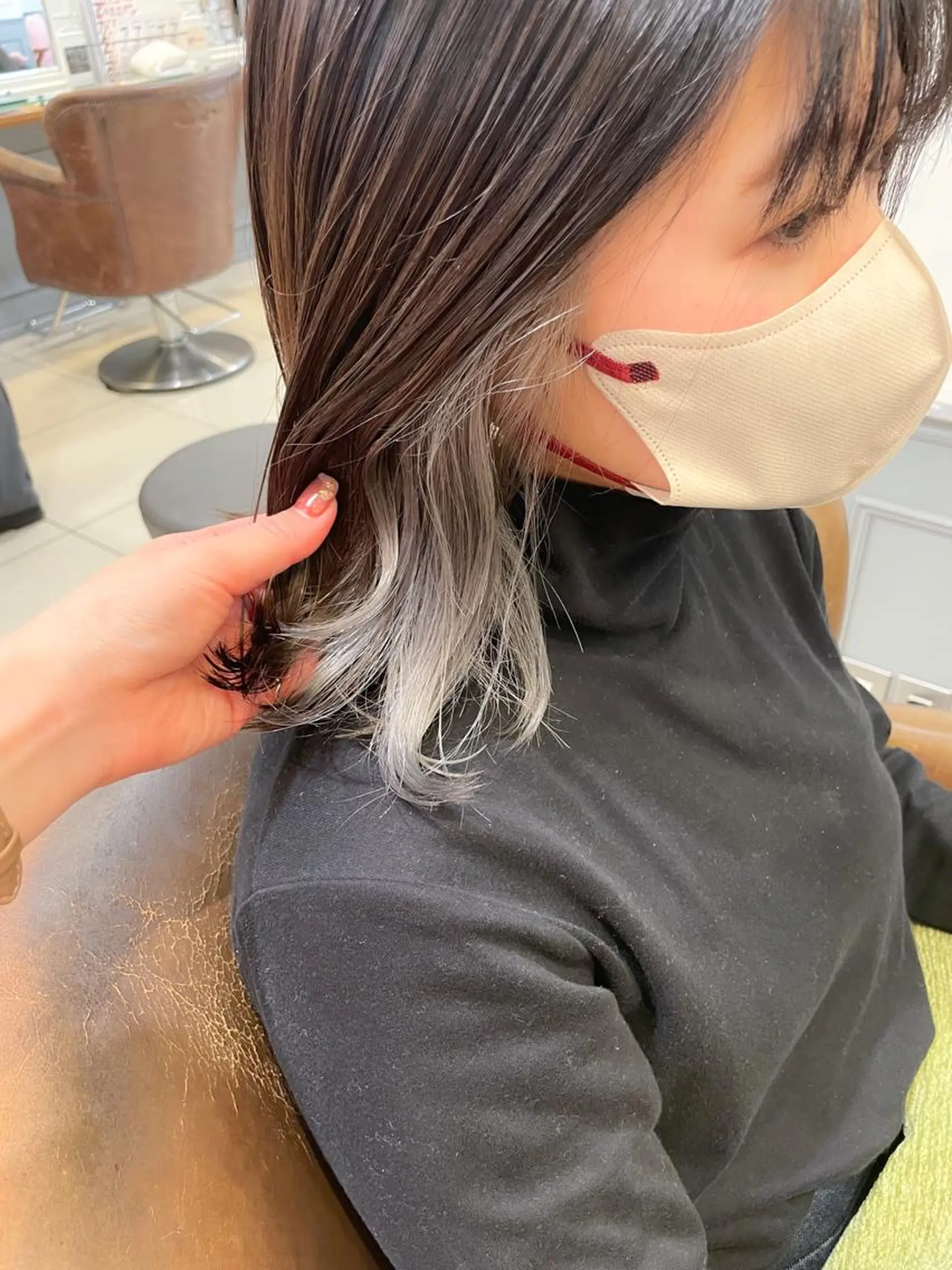 セミロング カラー インナーカラー シルバー ホワイトシルバー カット ヘアカラー トリートメント ✨カラー支持No.1 🧸ワキ カナコ🧸のヘアスタイル