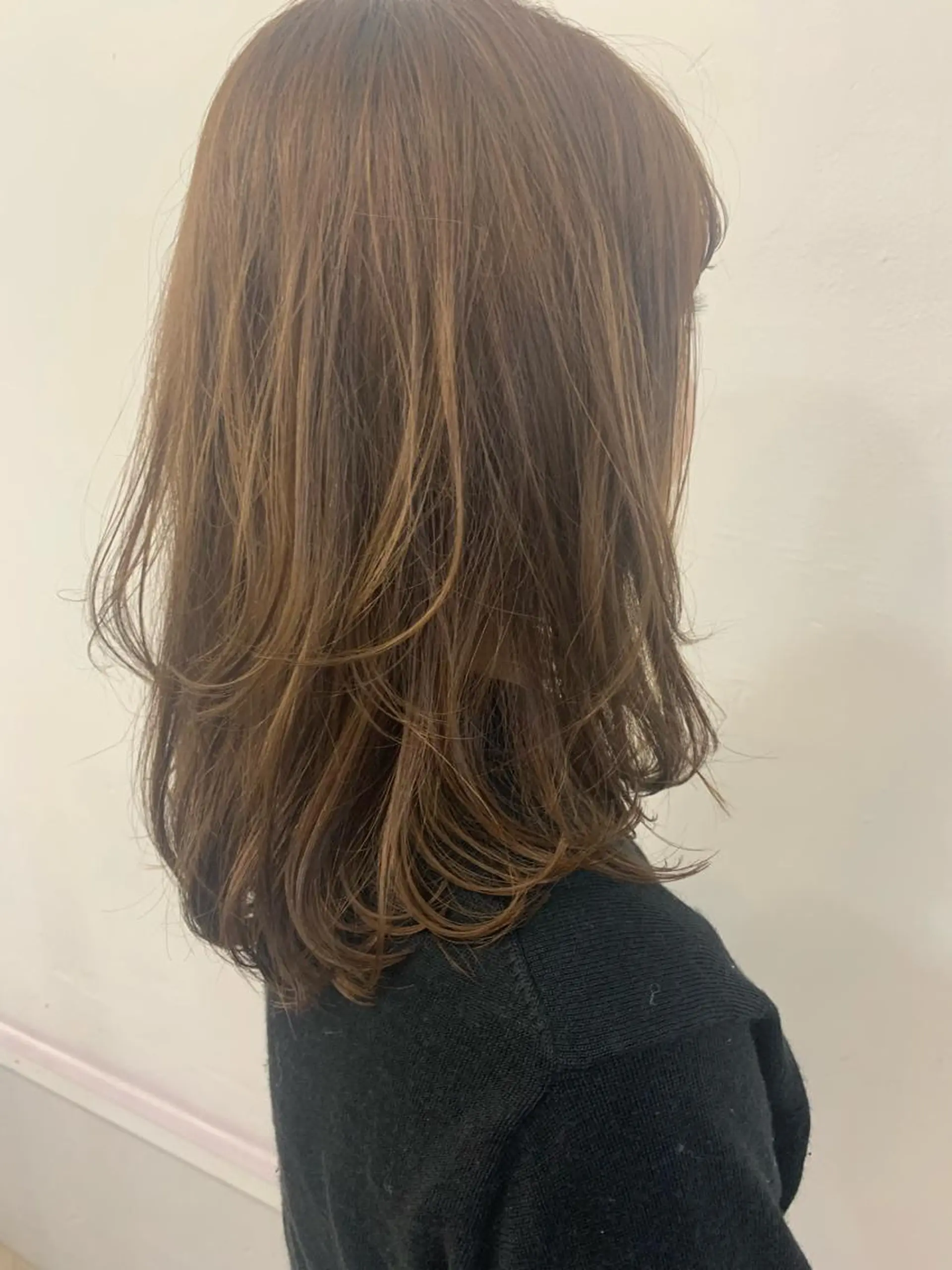 ミディアム ミディアムレイヤー レイヤーカット カット ヘアカラー chama レイヤーカットのヘアスタイル