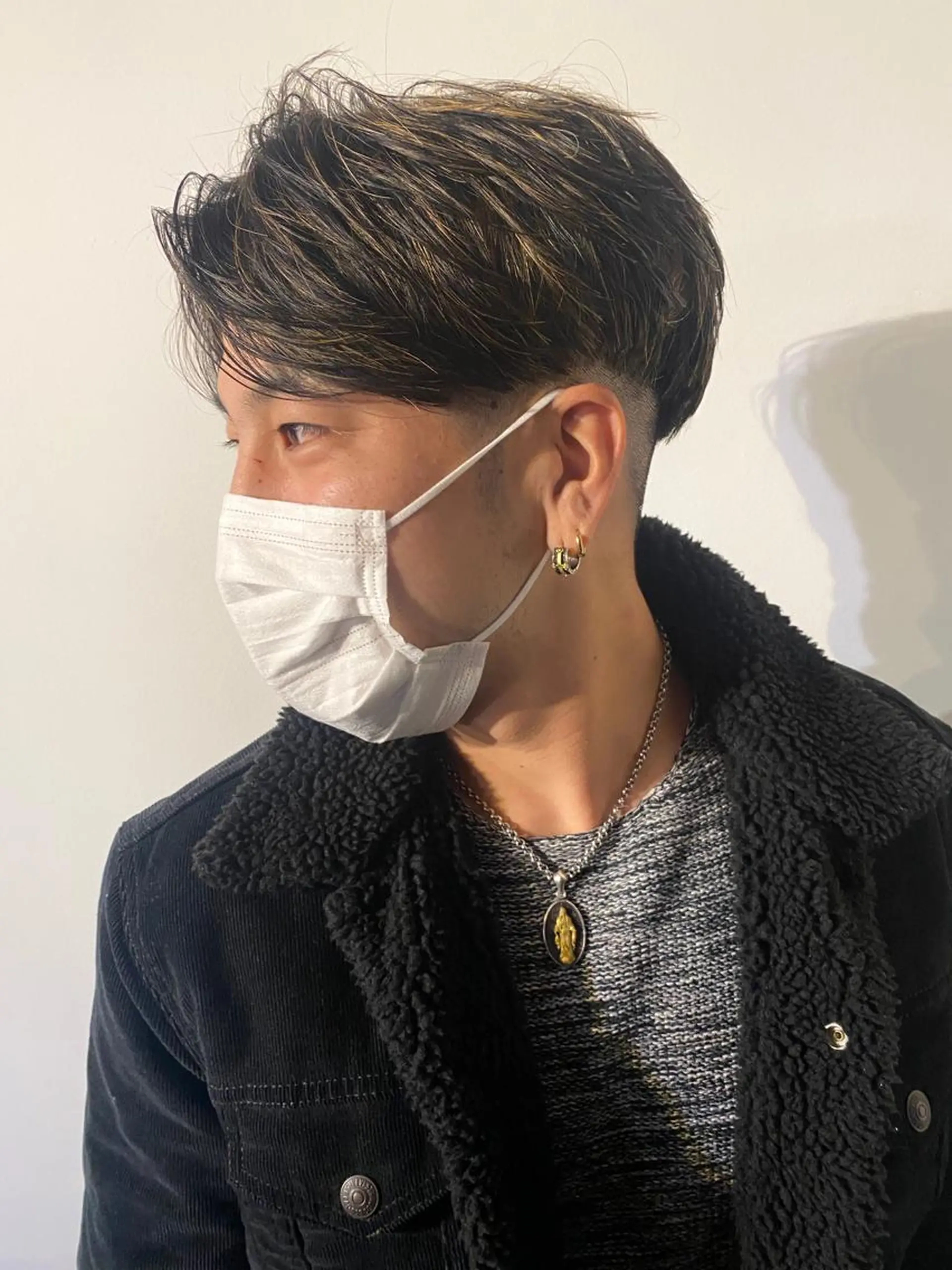 ミディアム カラー メンズ ミディアムパーマ メンズブリーチ コンマヘア フェードカット メンズハイライト カット ヘアカラー トリートメント 🔹YUTA🔹 メンズパーマのヘアスタイル