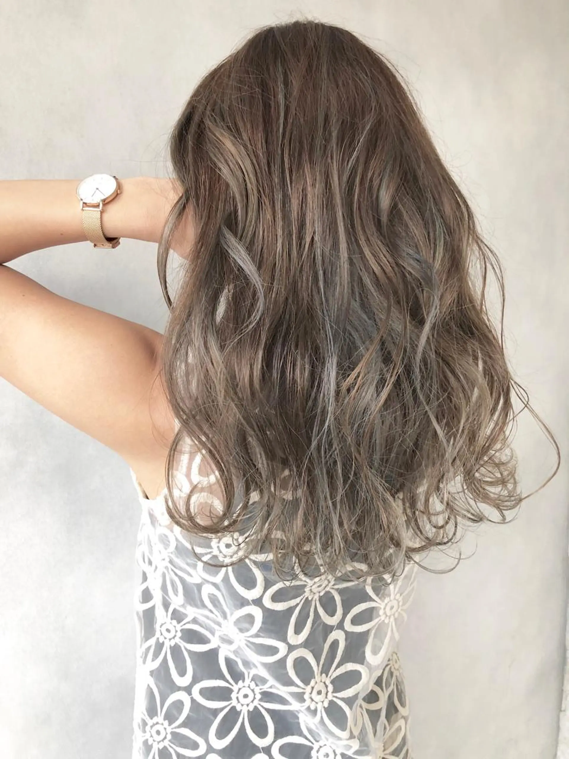 ロング ハイライト ヘアカラー トリートメント 小澤大輔 YOLO hairのヘアスタイル