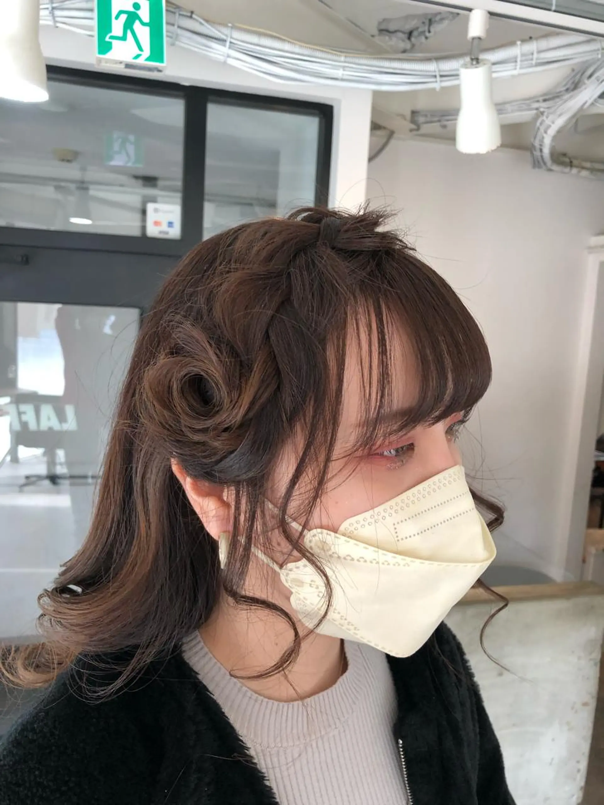 セミロング ヘアアレンジ カチューシャ alpha. カラーエクステ下妻のヘアスタイル