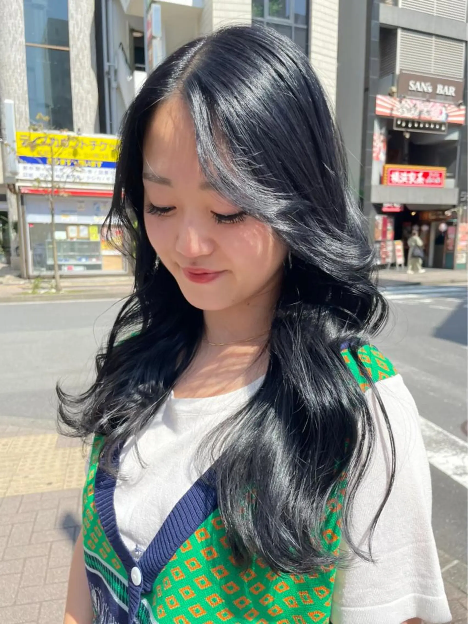 ロング カラー ベージュカラー 黒髪 ブリーチ ブルーカラー ブルーブラック 似合わせカット パーマ/コトミ🐸のヘアスタイル