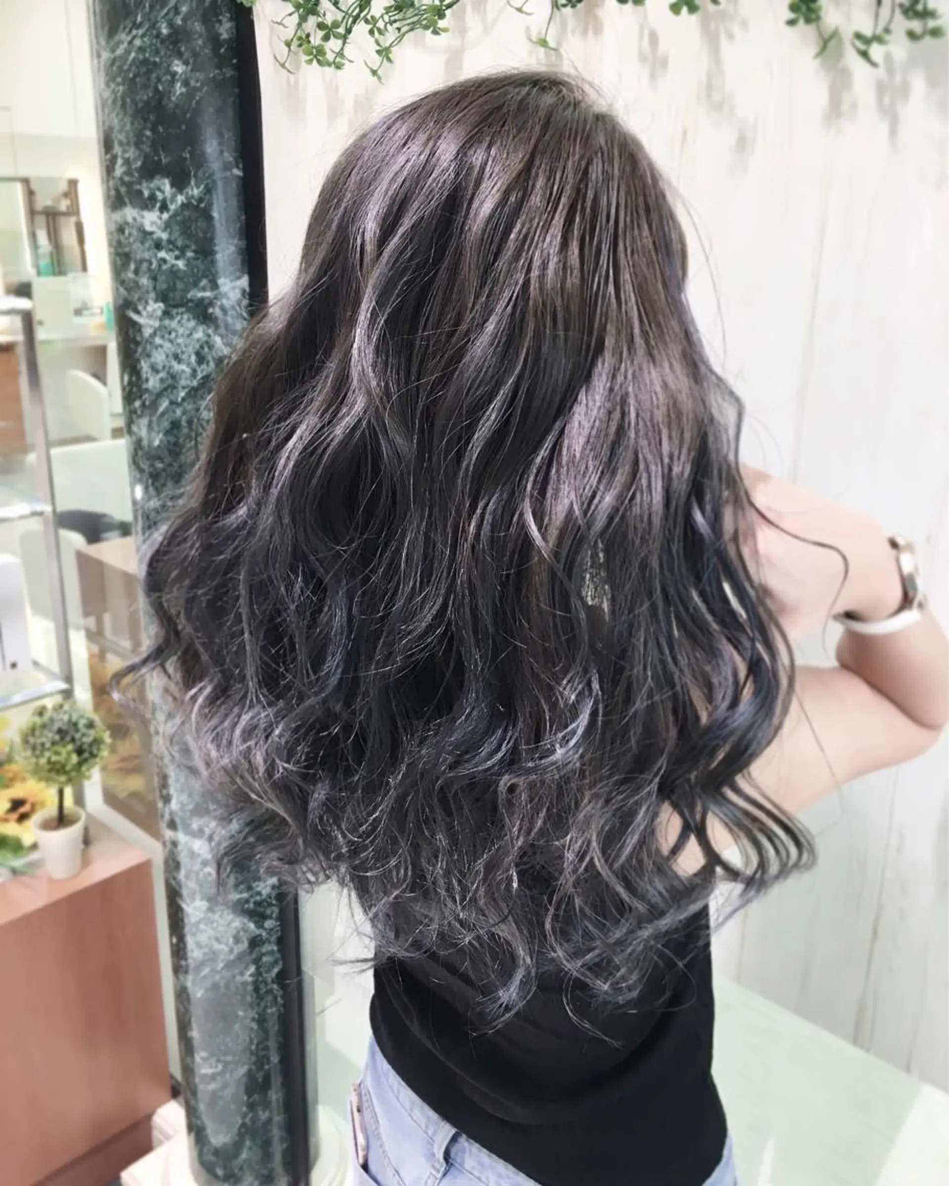 ロング カラー グレージュ ハイライトカラー ハイライト 縮毛矯正 トリートメント N° jillva ♦️川端裕司♦️のヘアスタイル