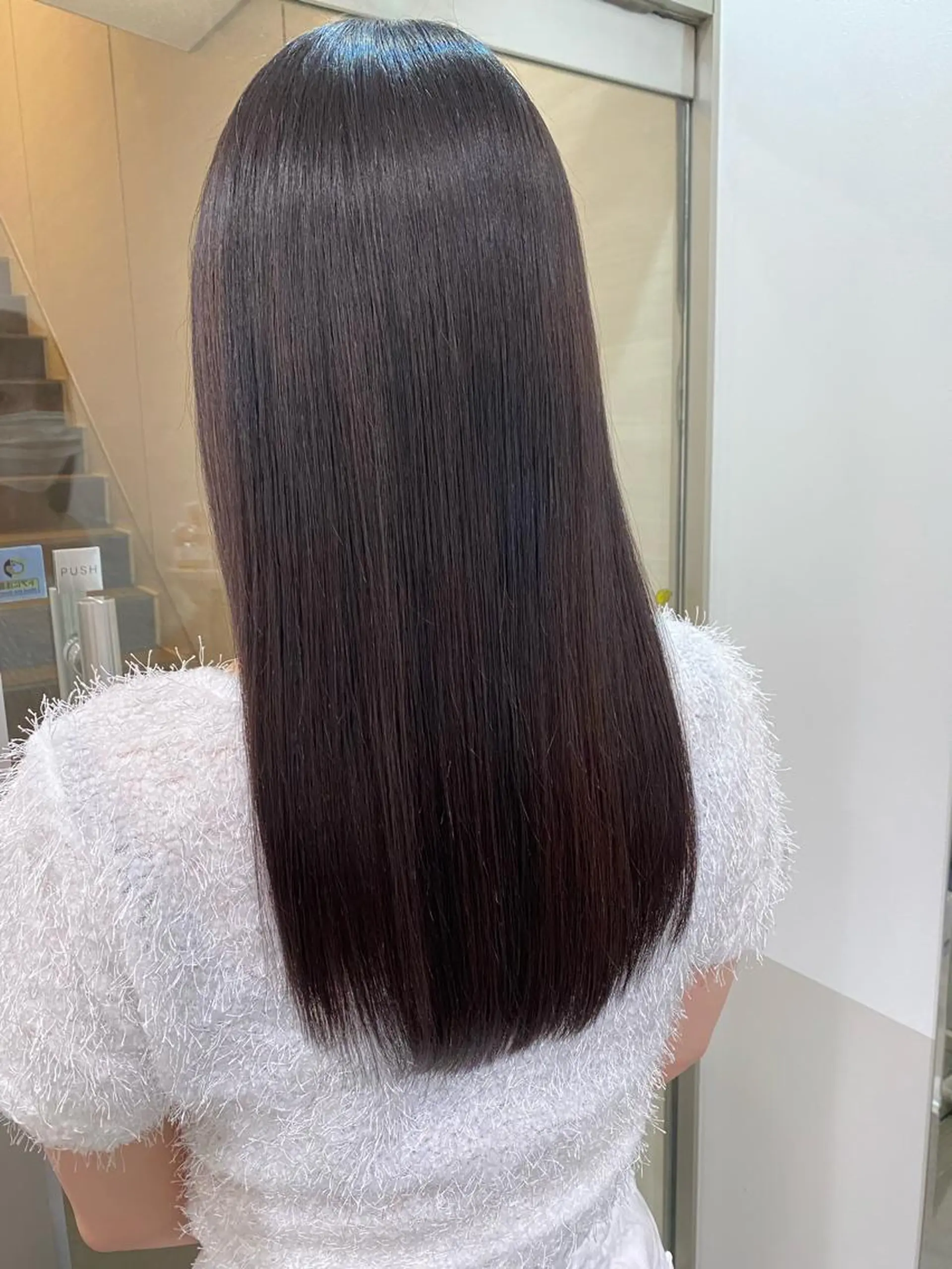 ロング 顔まわりカラー特化 赤津百合絵のヘアスタイル