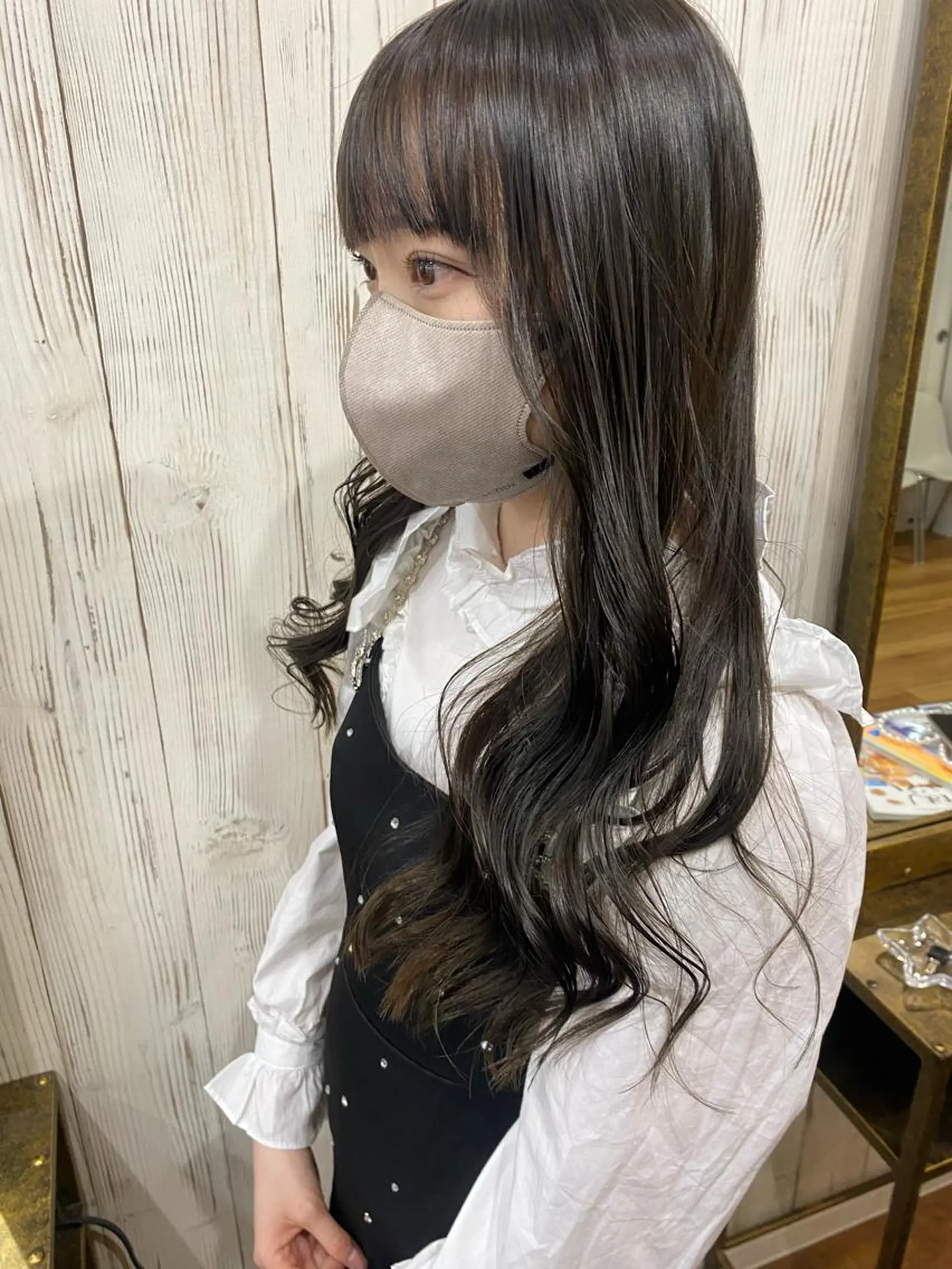 ロング アッシュ くびれヘア 外国人風カラー レイヤーカット ヘアカラー reverie【レヴリー】所属・夜20時から限定2組 reverieあきらのヘアスタイル