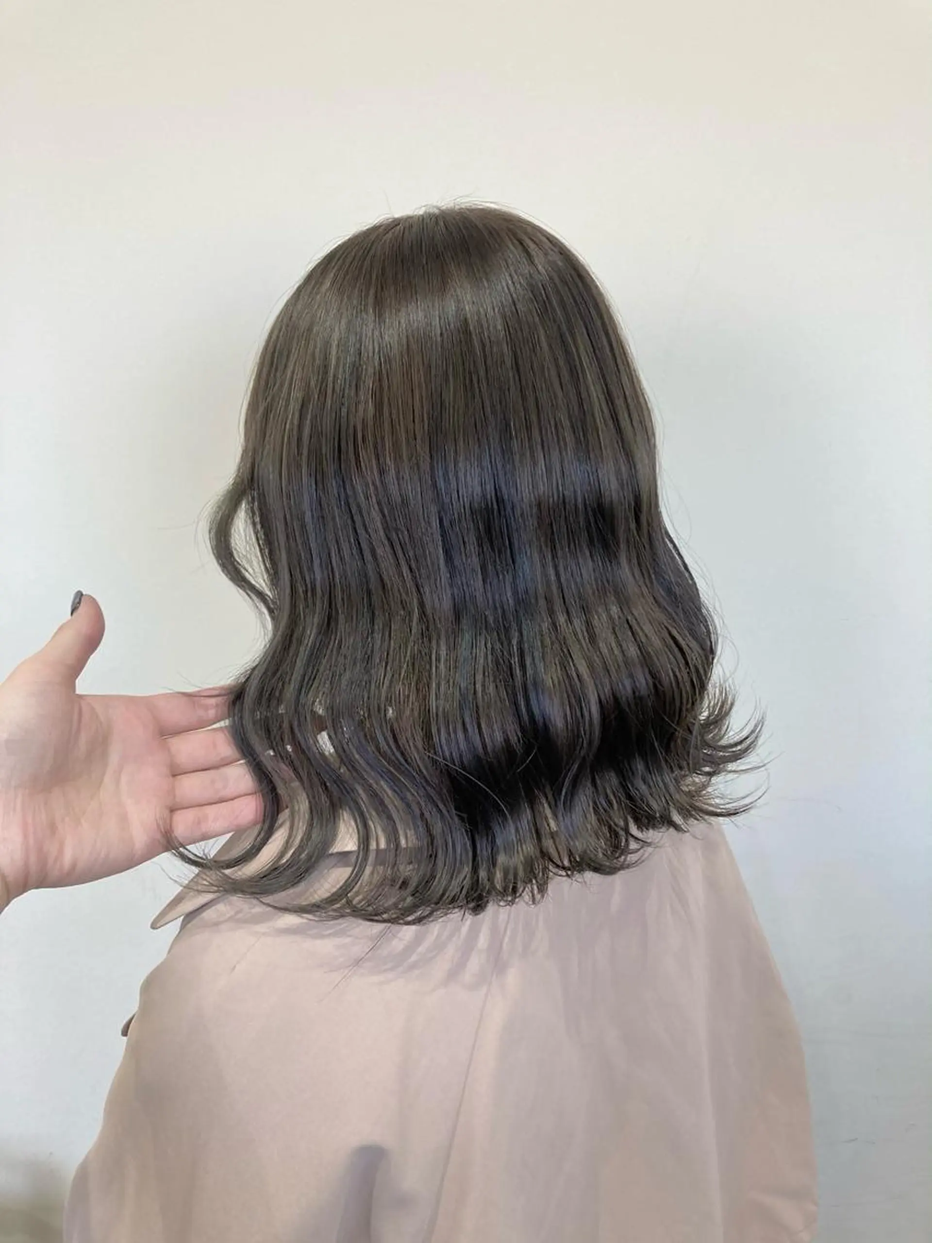 ミディアム カット ヘアカラー 梅山 美侑のヘアスタイル