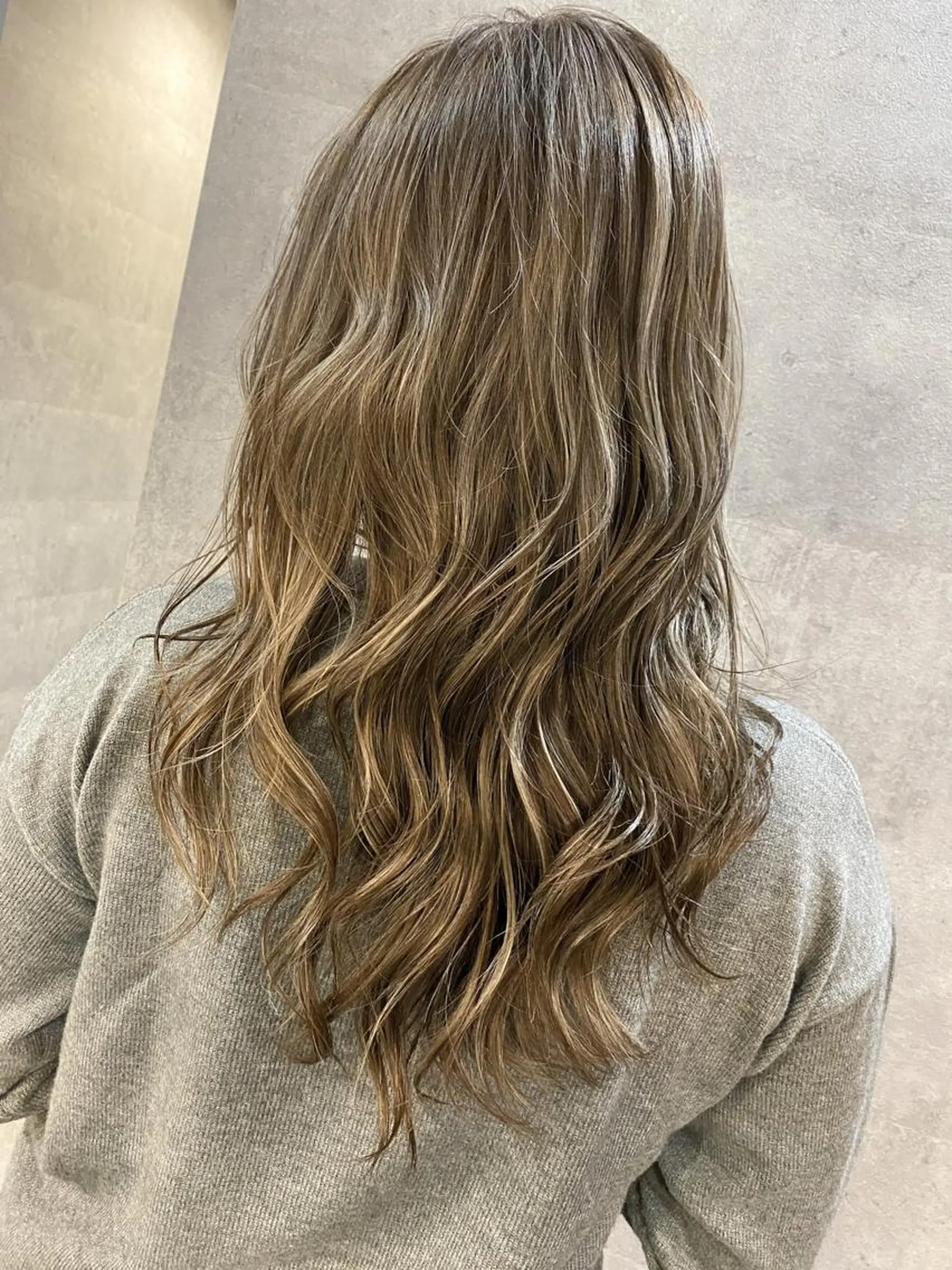 ロング ハイライト 'oli所属・難波'oli【オリ】 美容室のヘアスタイル